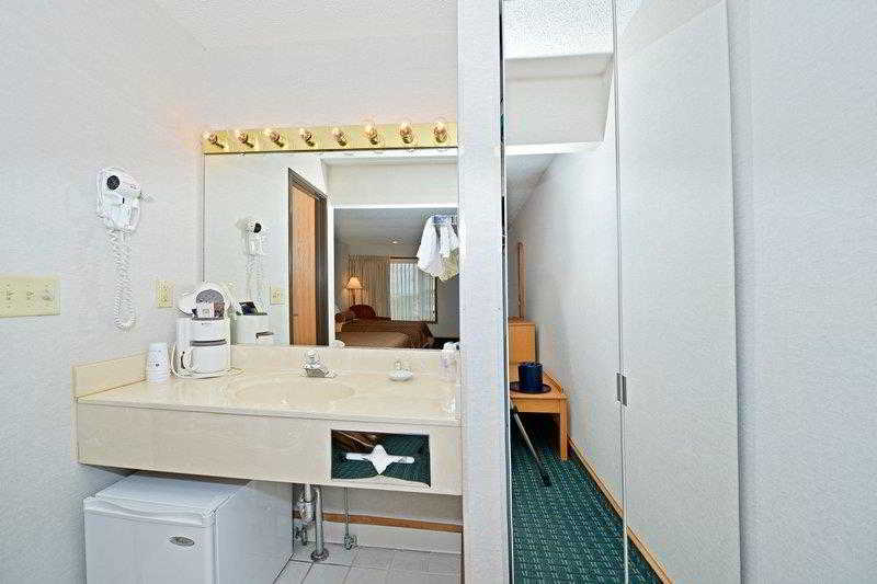 Best Western Harbour Pointe Lakefront