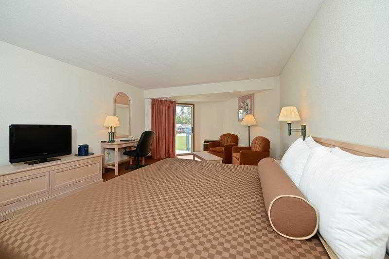 Best Western Harbour Pointe Lakefront