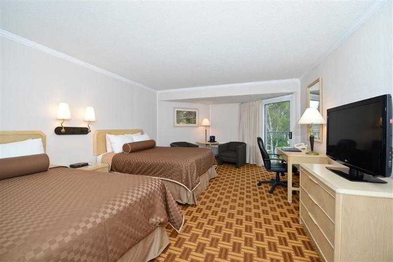 Best Western Harbour Pointe Lakefront