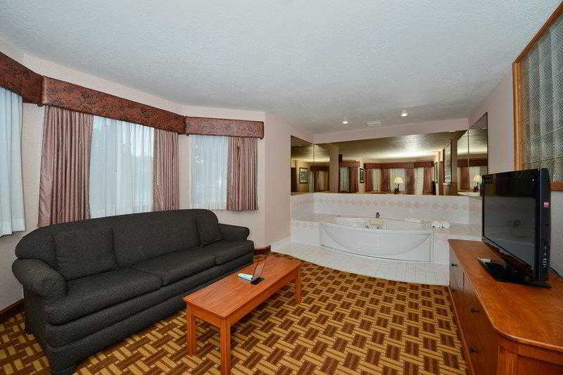 Best Western Harbour Pointe Lakefront