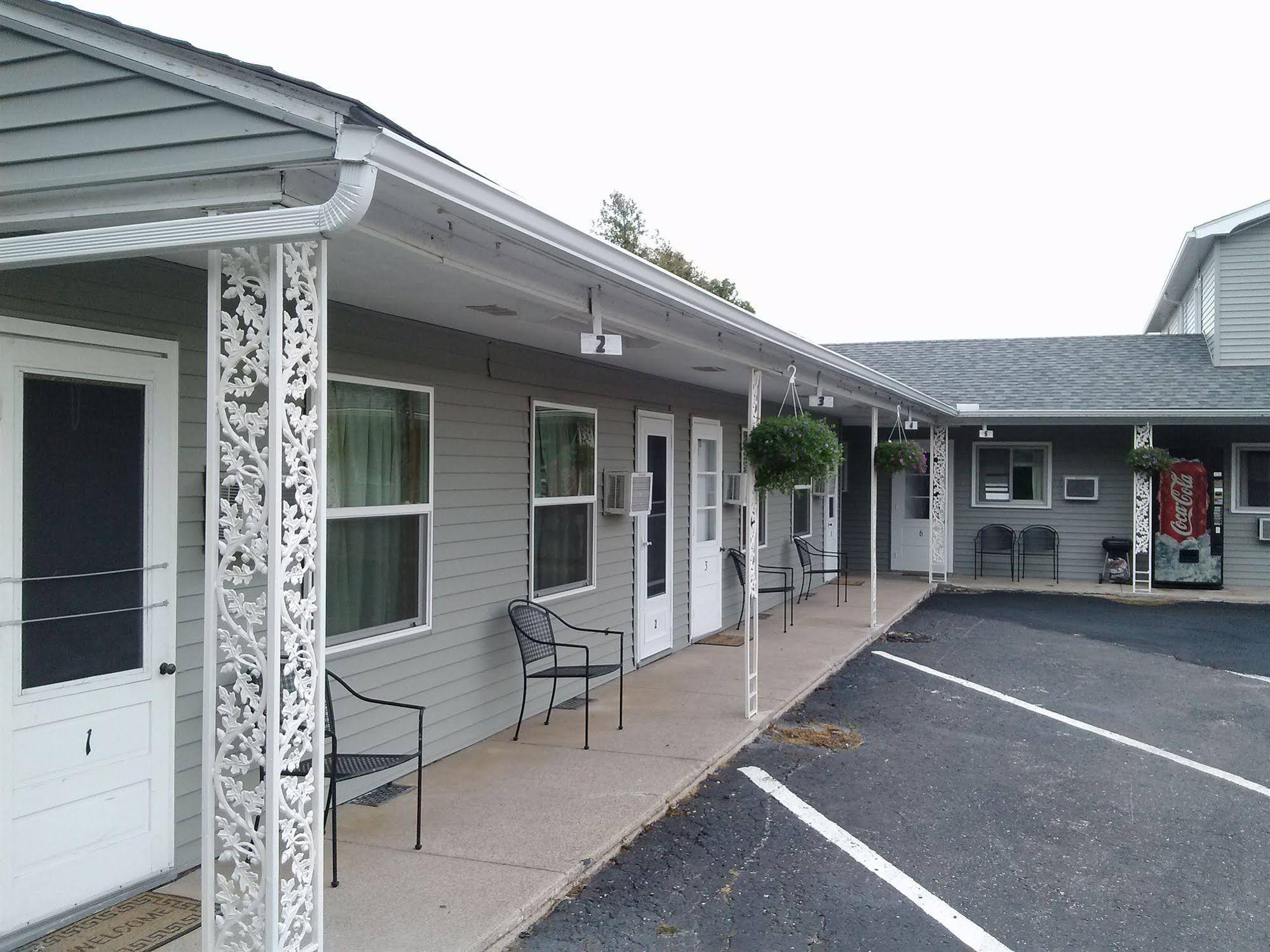 Huron Inn