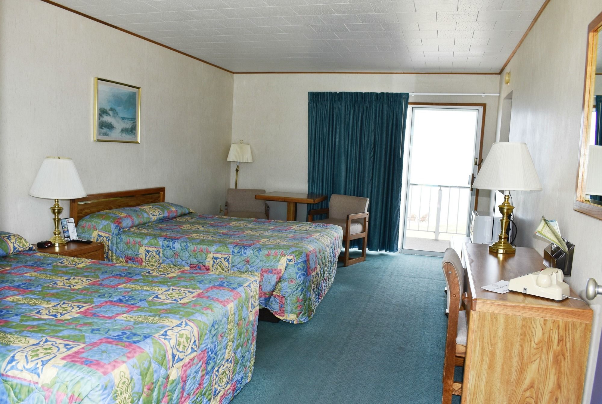 Days Inn & Suites by Wyndham St. Ignace Lakefront