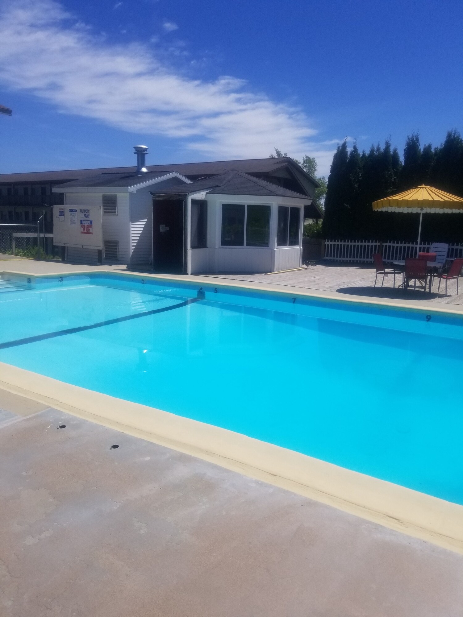 Days Inn & Suites by Wyndham St. Ignace Lakefront