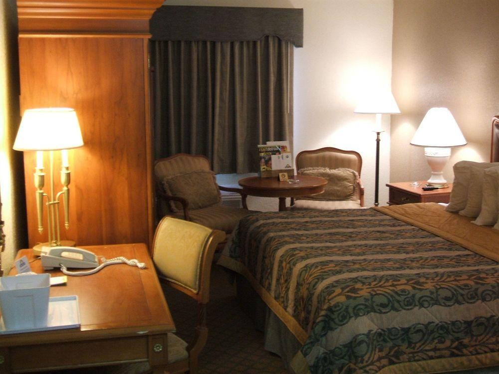 A Victory Hotel - Southfield