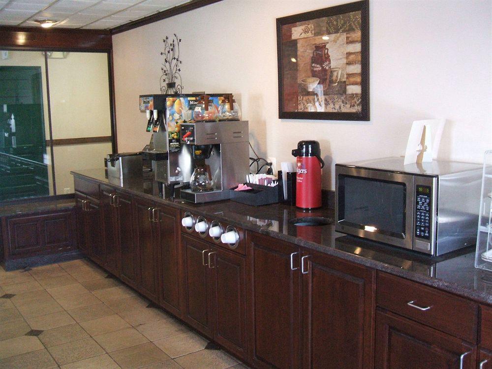 A Victory Hotel - Southfield