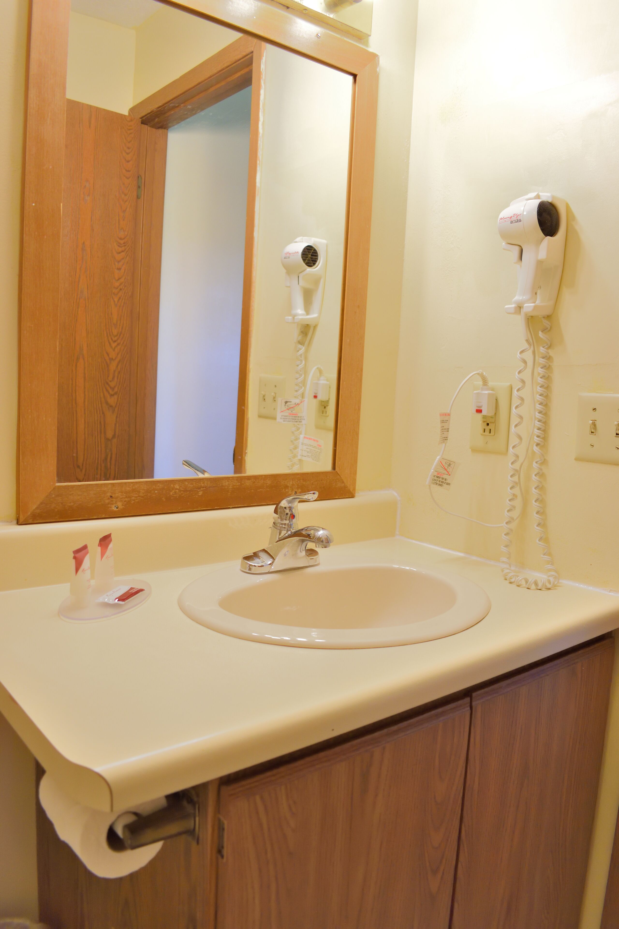 Great Lakes Inn and Suites