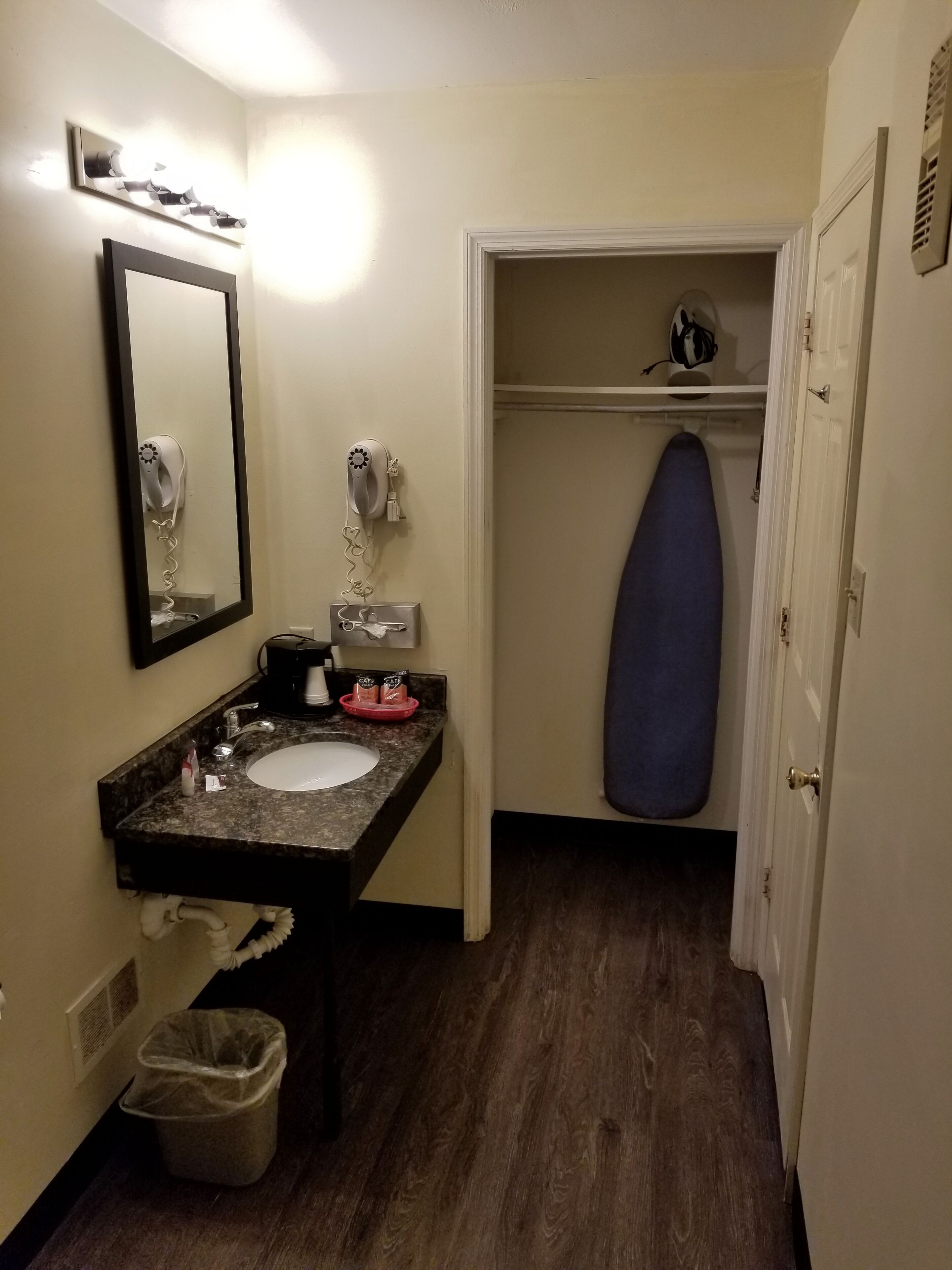 Great Lakes Inn and Suites