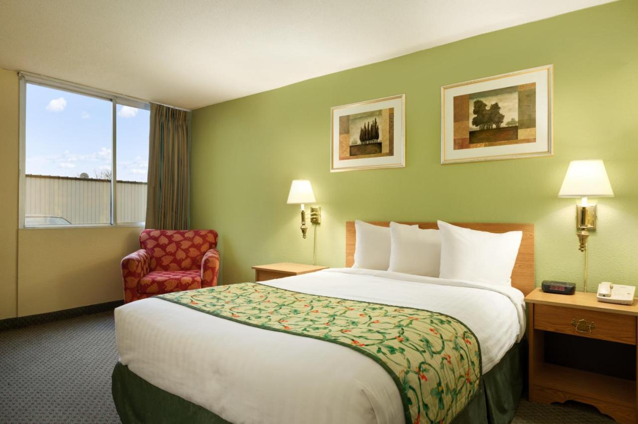 Travelodge by Wyndham Sturgis