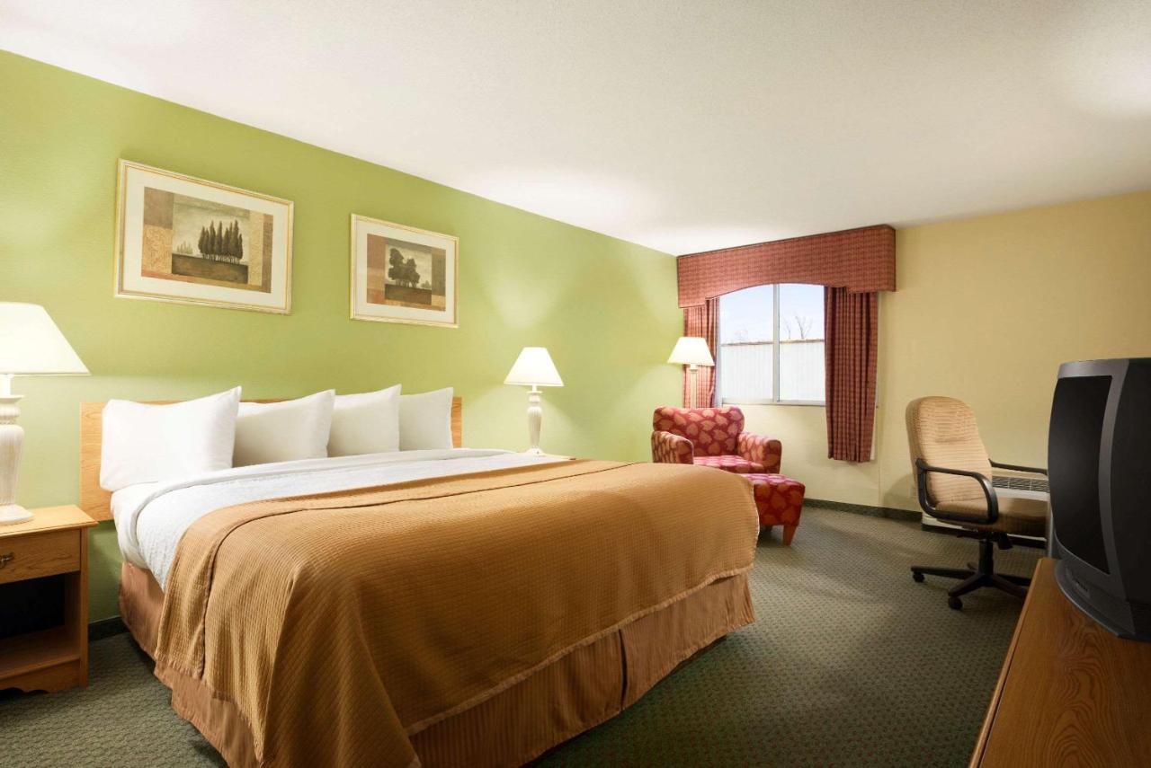 Travelodge by Wyndham Sturgis