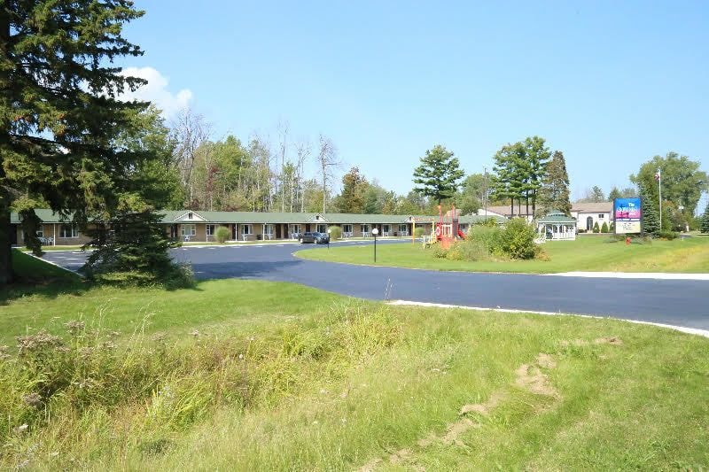 Crows Nest Inn Tawas