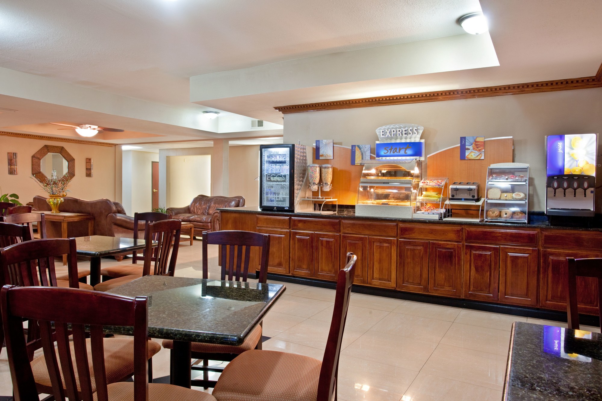 Holiday Inn Express & Suites Three Rivers