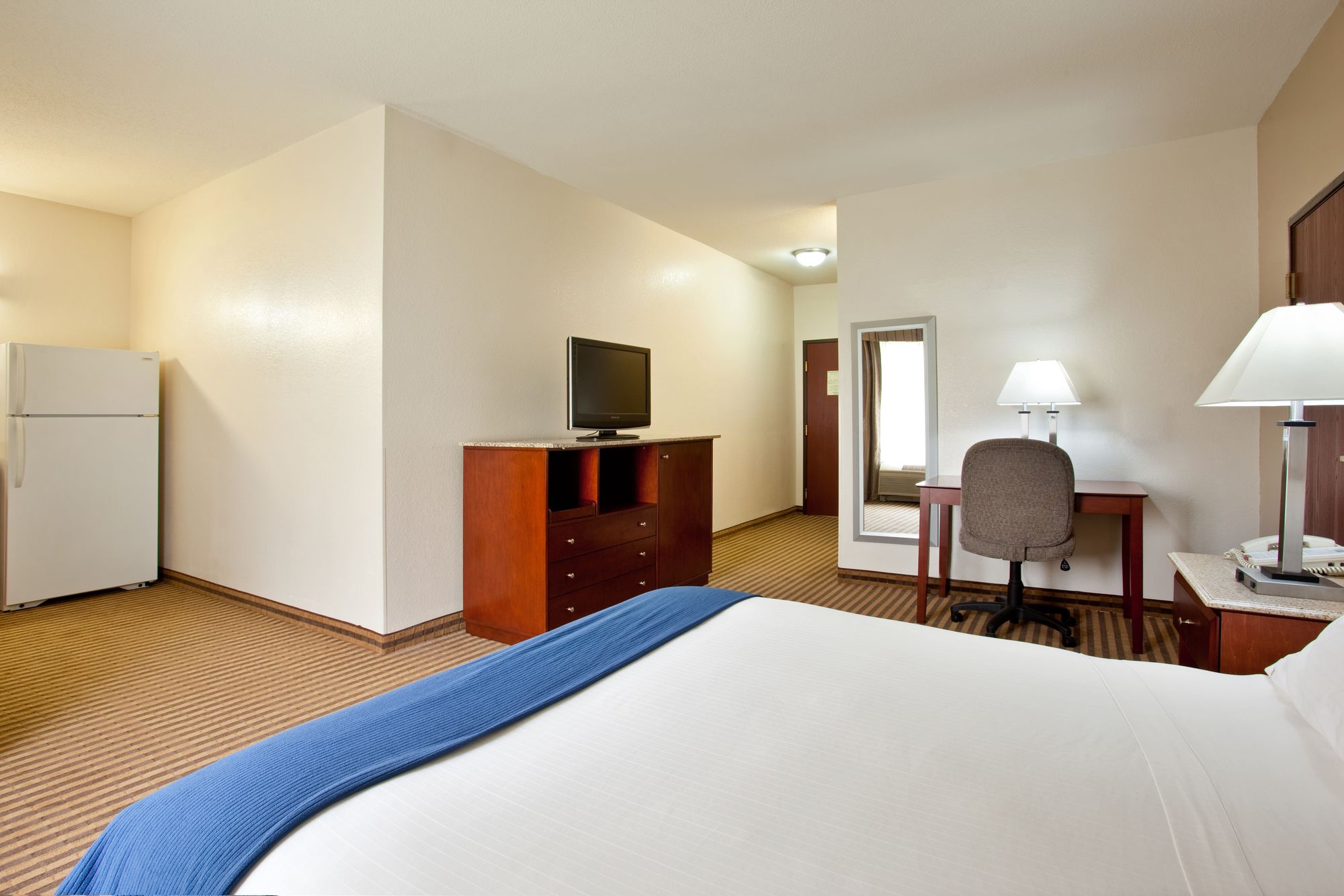 Holiday Inn Express & Suites Three Rivers