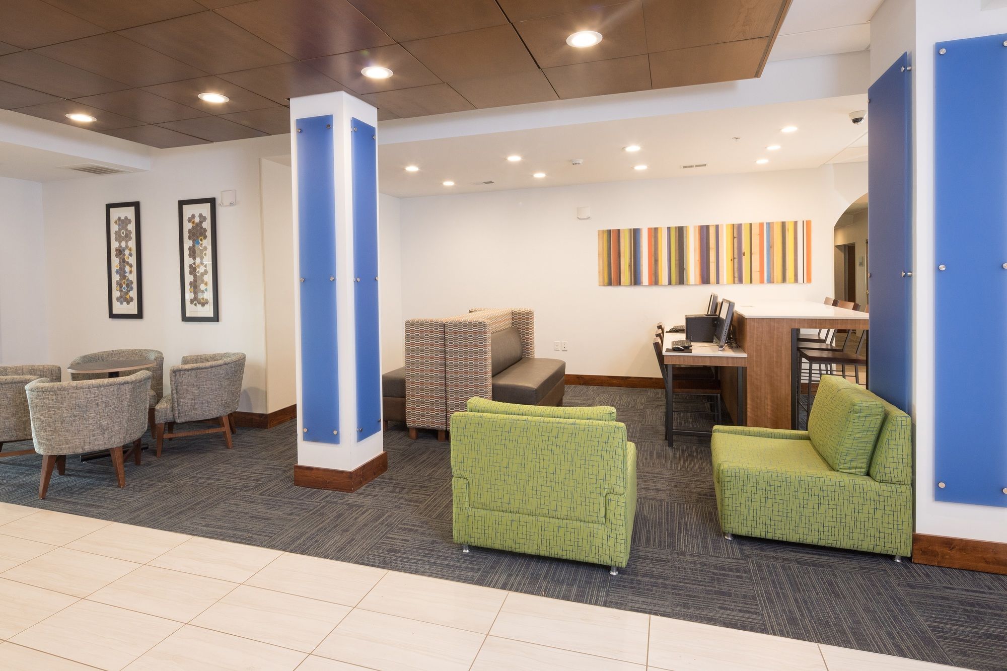 Holiday Inn Express Hotel & Suites Detroit - Utica