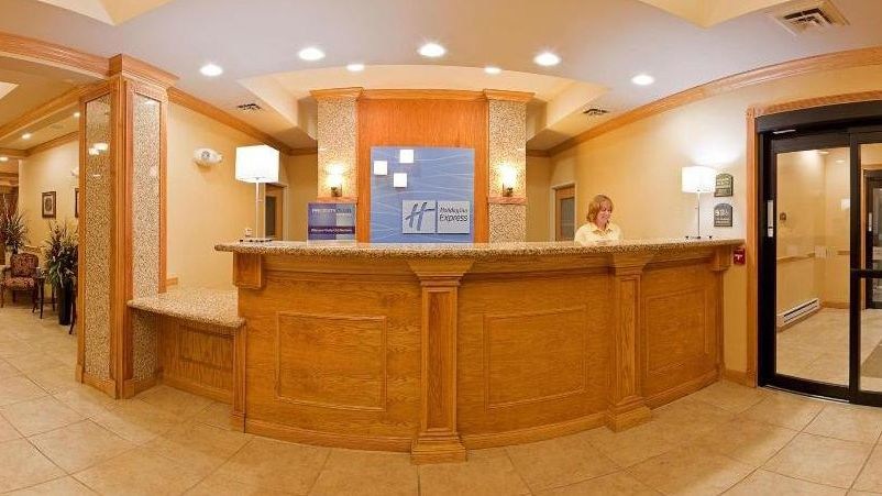 Holiday Inn Express Hotel & Suites Detroit - Utica