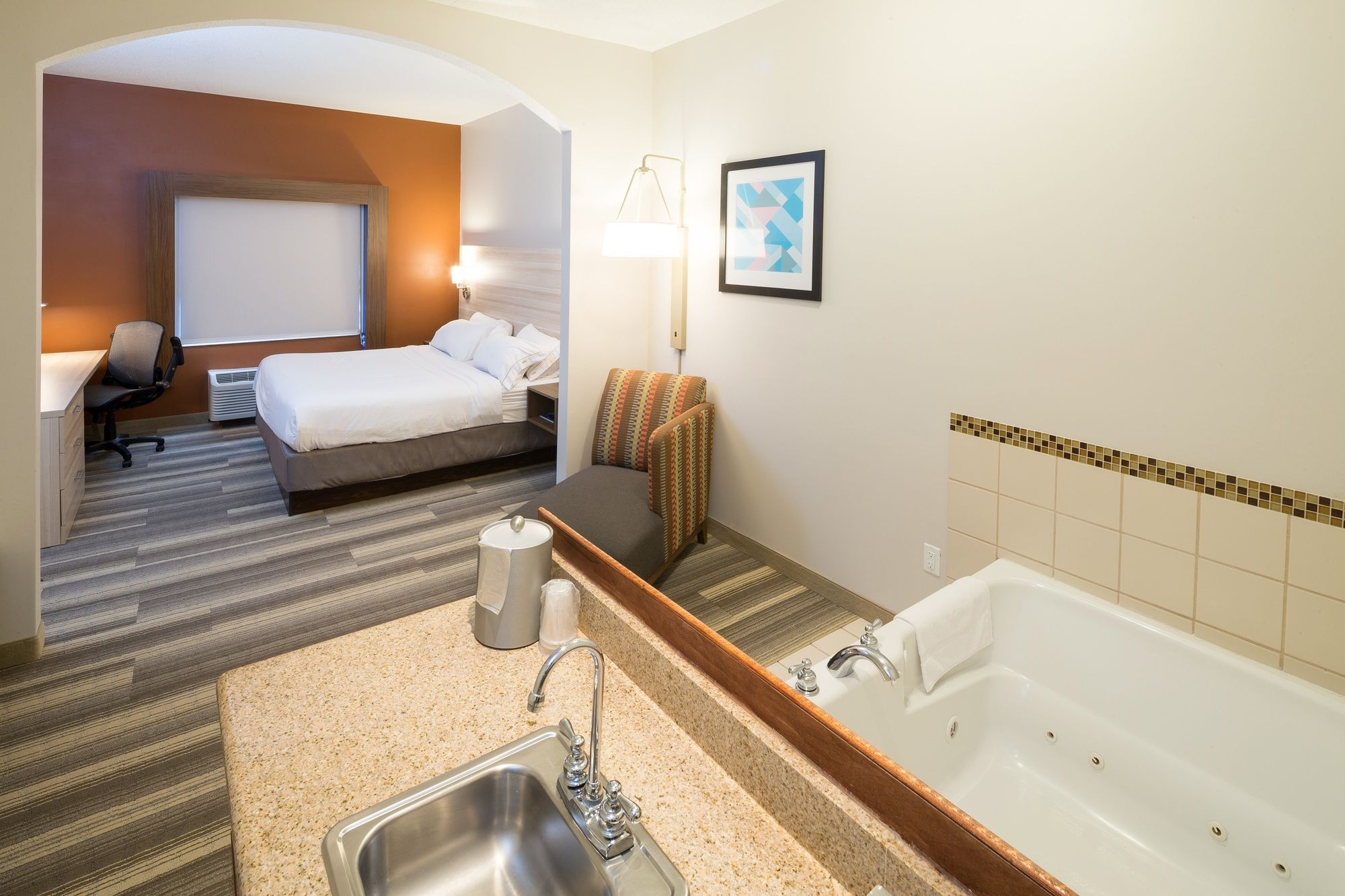 Holiday Inn Express Hotel & Suites Detroit - Utica