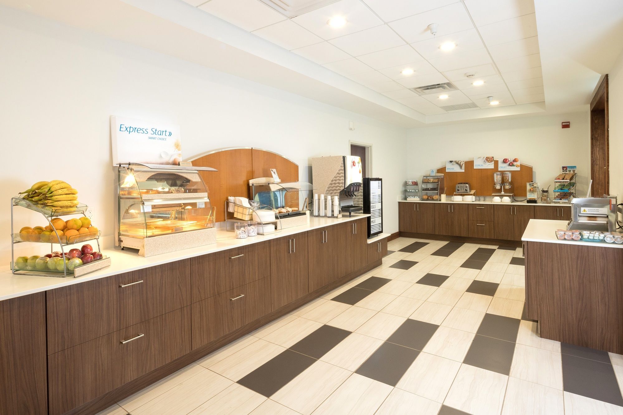 Holiday Inn Express Hotel & Suites Detroit - Utica