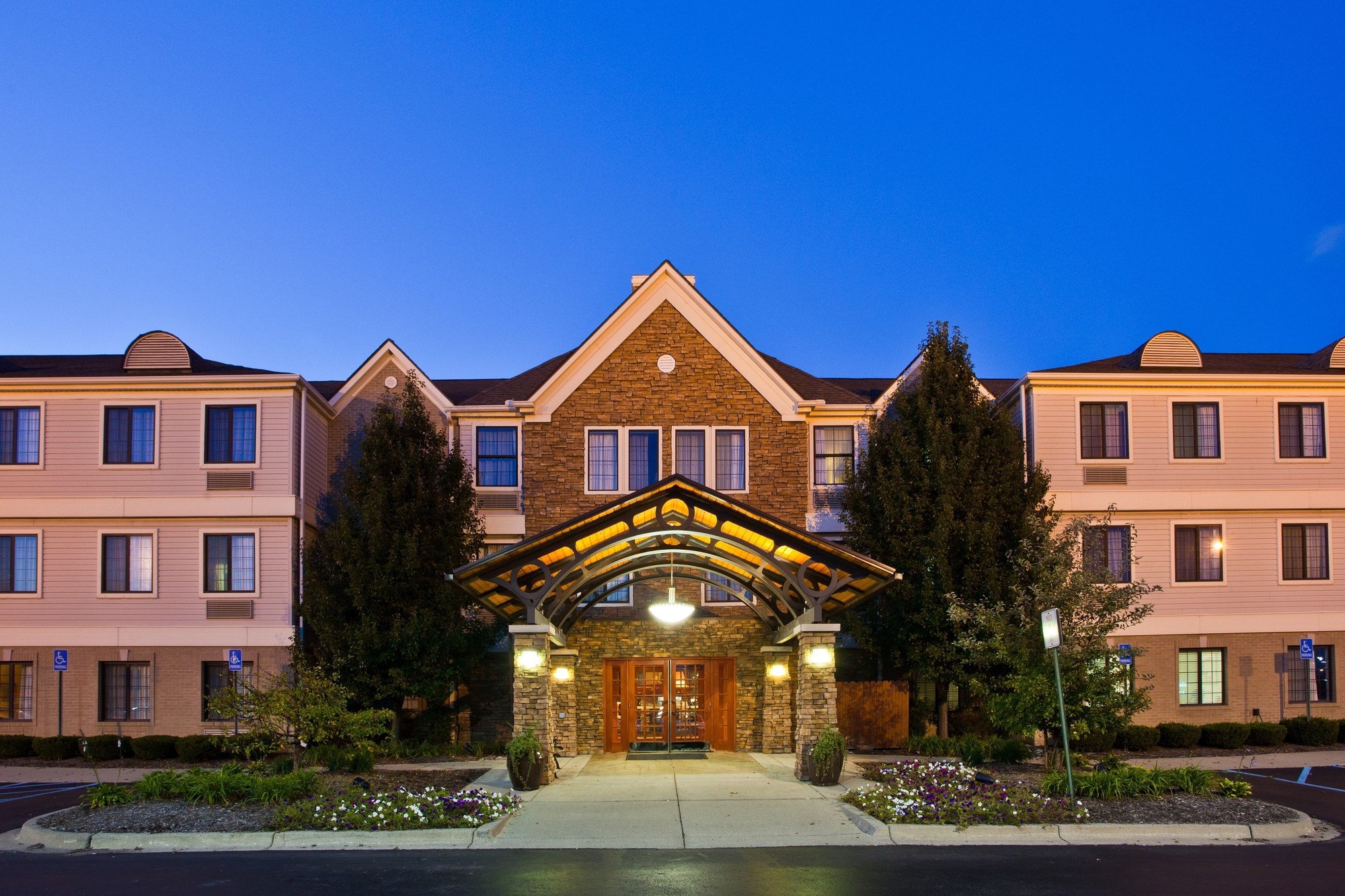 Staybridge Suites Detroit - Utica
