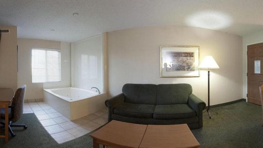 Staybridge Suites Detroit - Utica