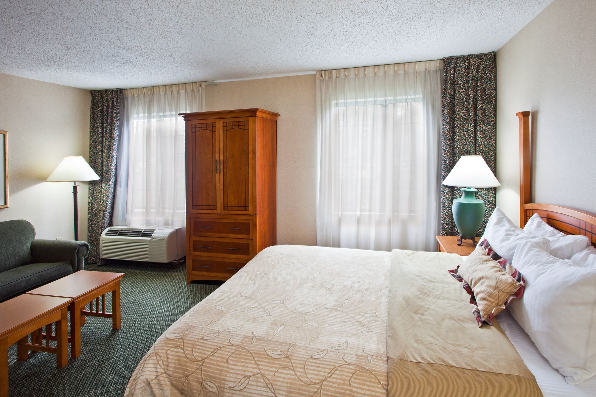 Staybridge Suites Detroit - Utica