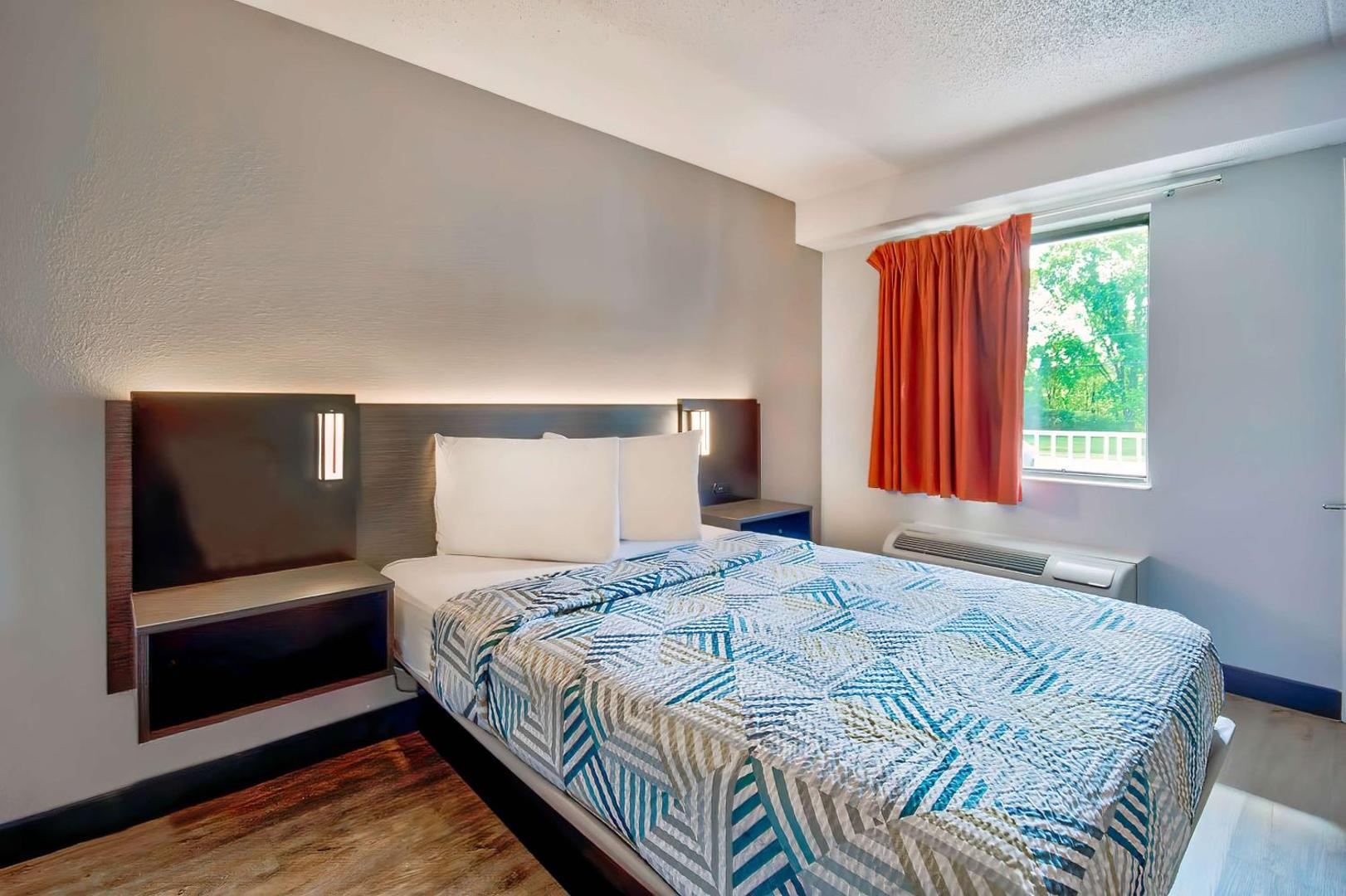 Motel 6 Detroit East Warren