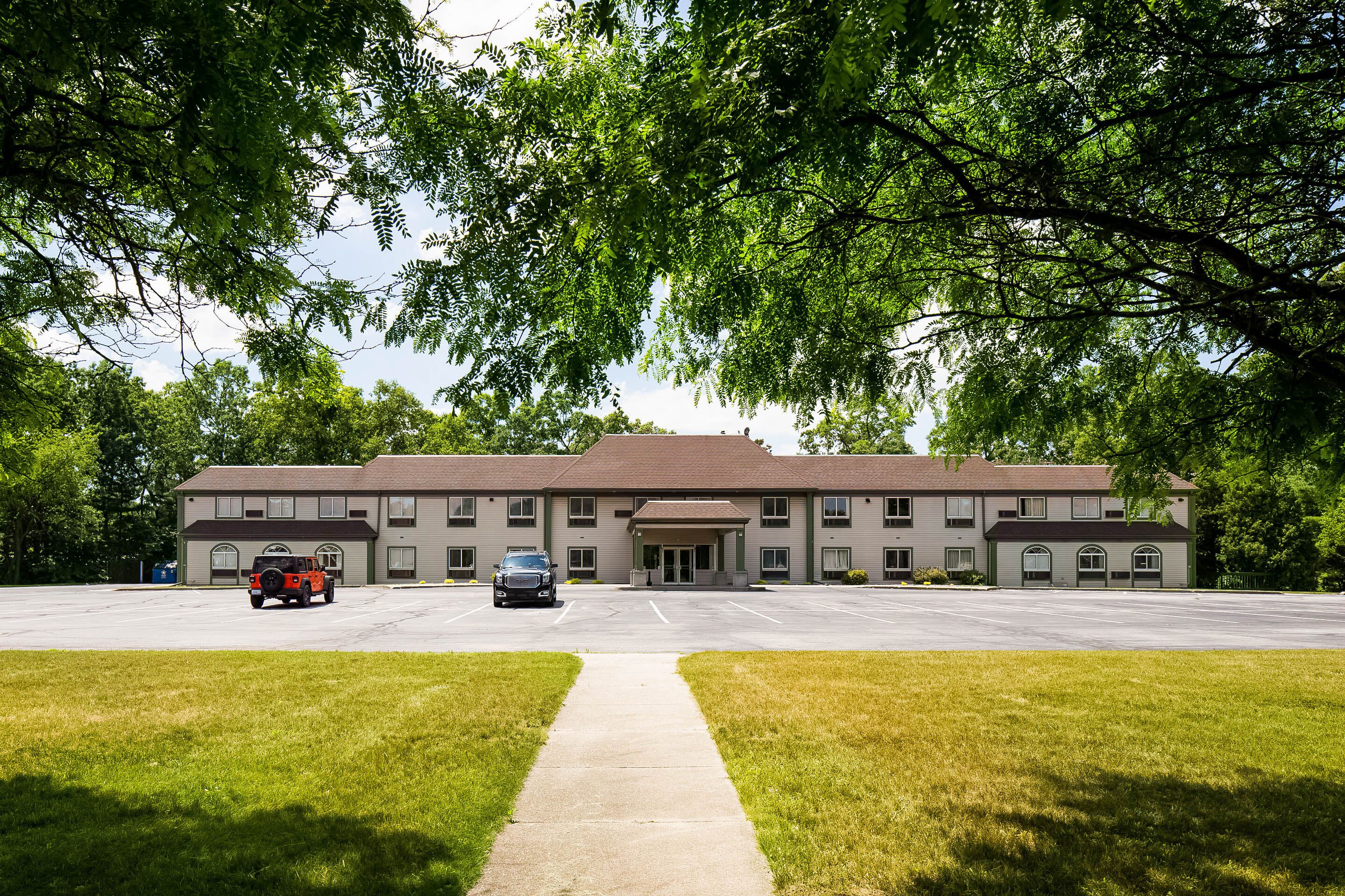 Econo Lodge Whitehall Near Michigan's Adventure