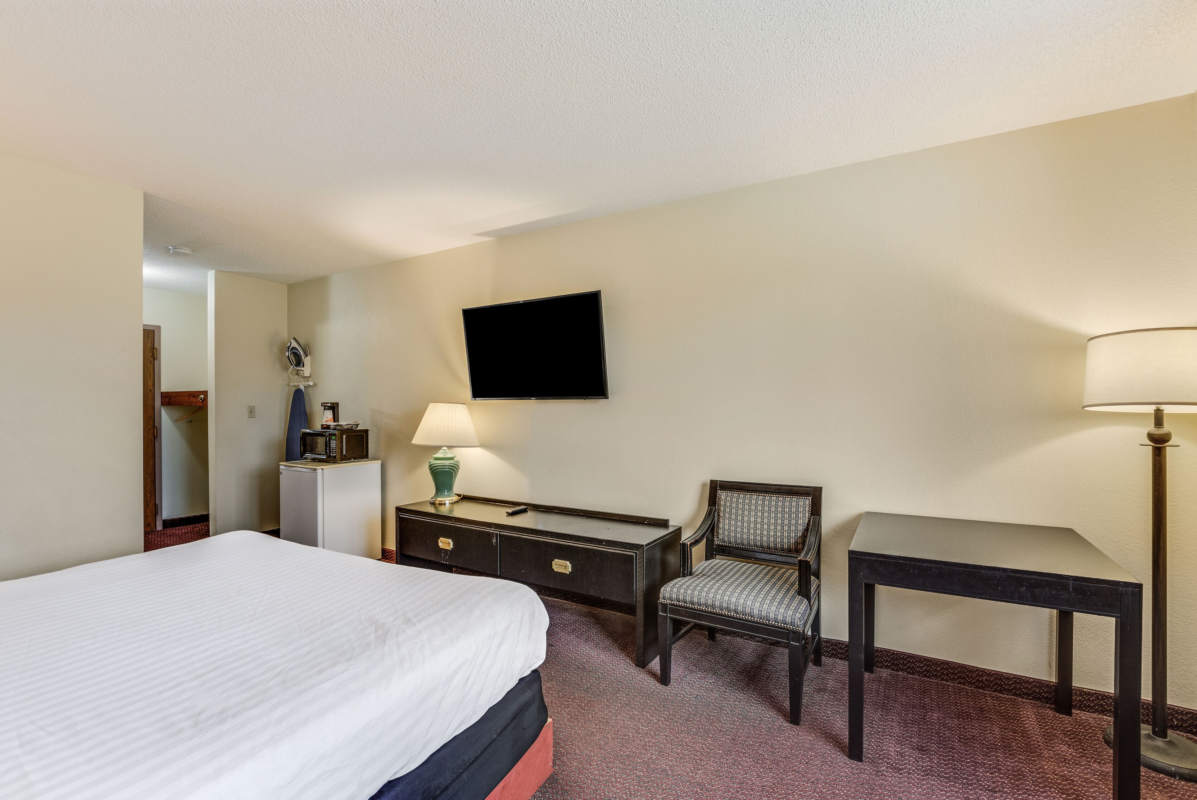 Econo Lodge Whitehall Near Michigan's Adventure