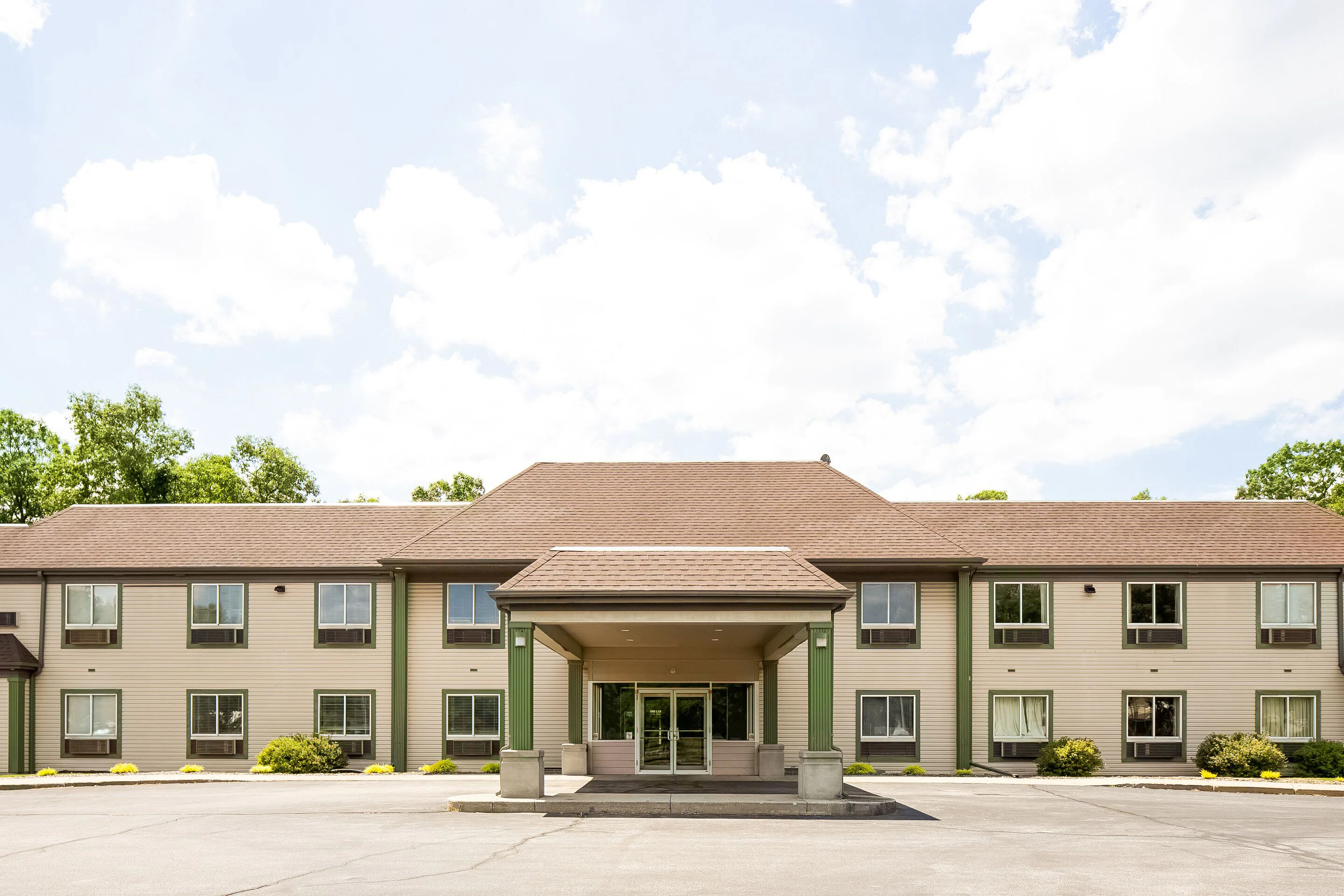 Econo Lodge Whitehall Near Michigan's Adventure
