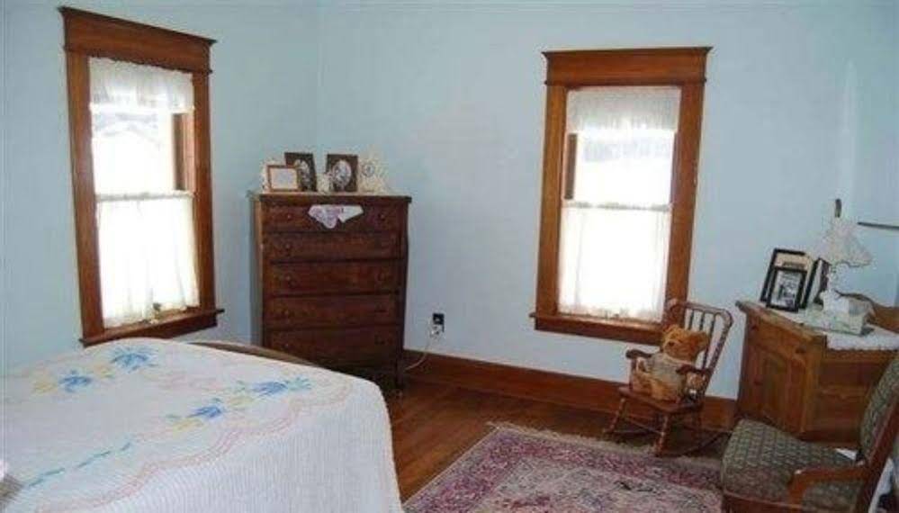 Yorkburg Manor Bed & Breakfast