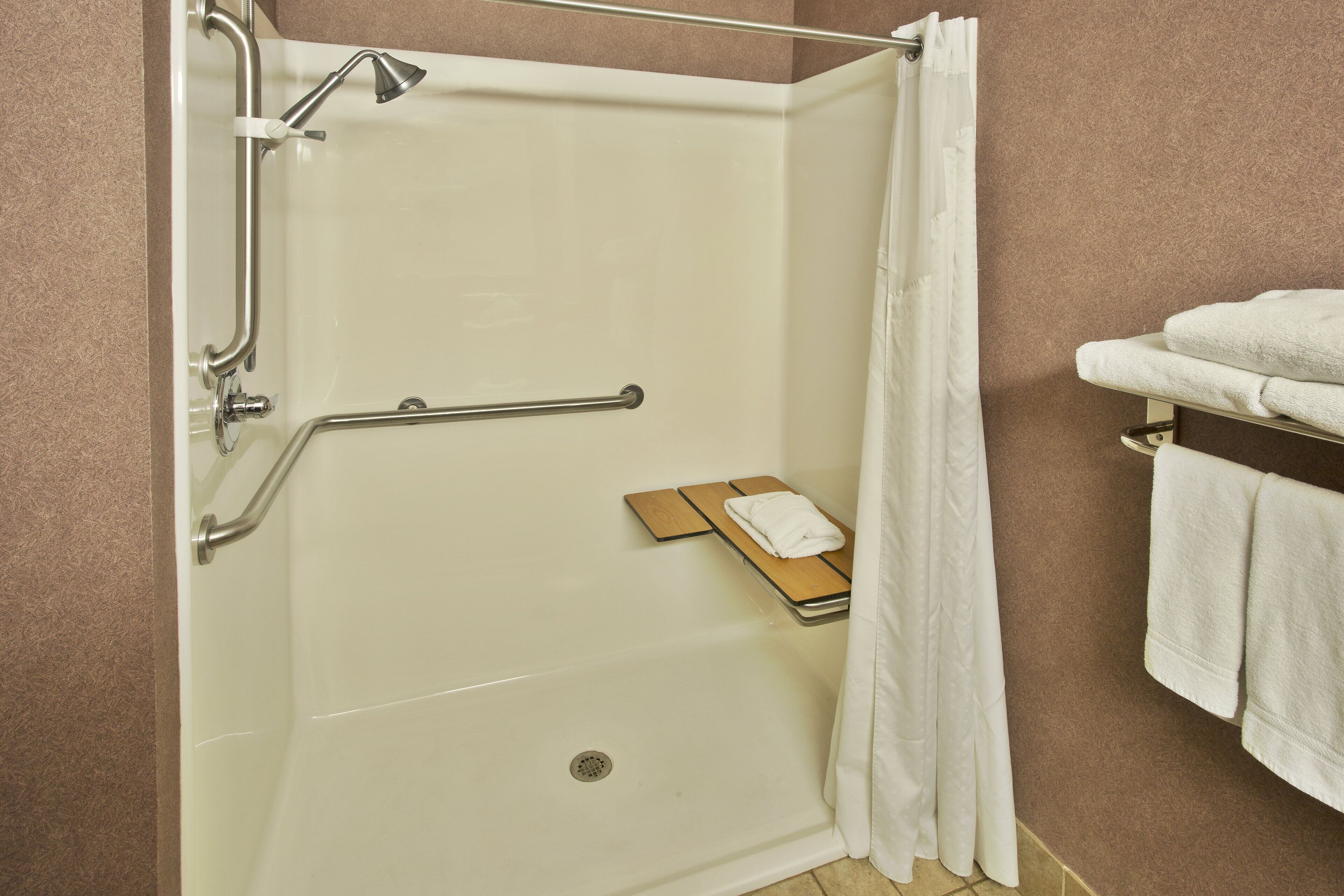 Holiday Inn Express & Suites Woodhaven