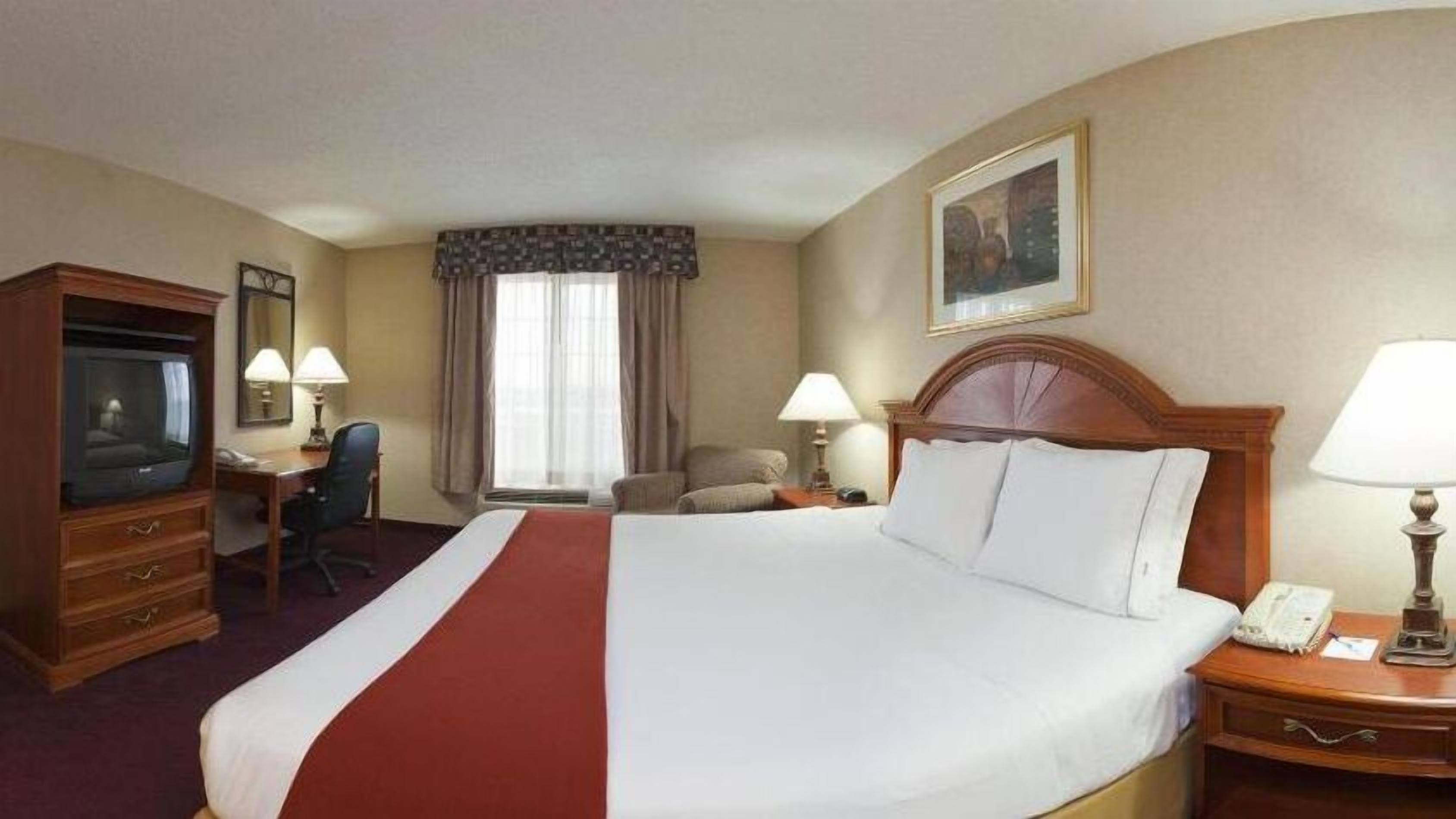 Holiday Inn Express & Suites Woodhaven