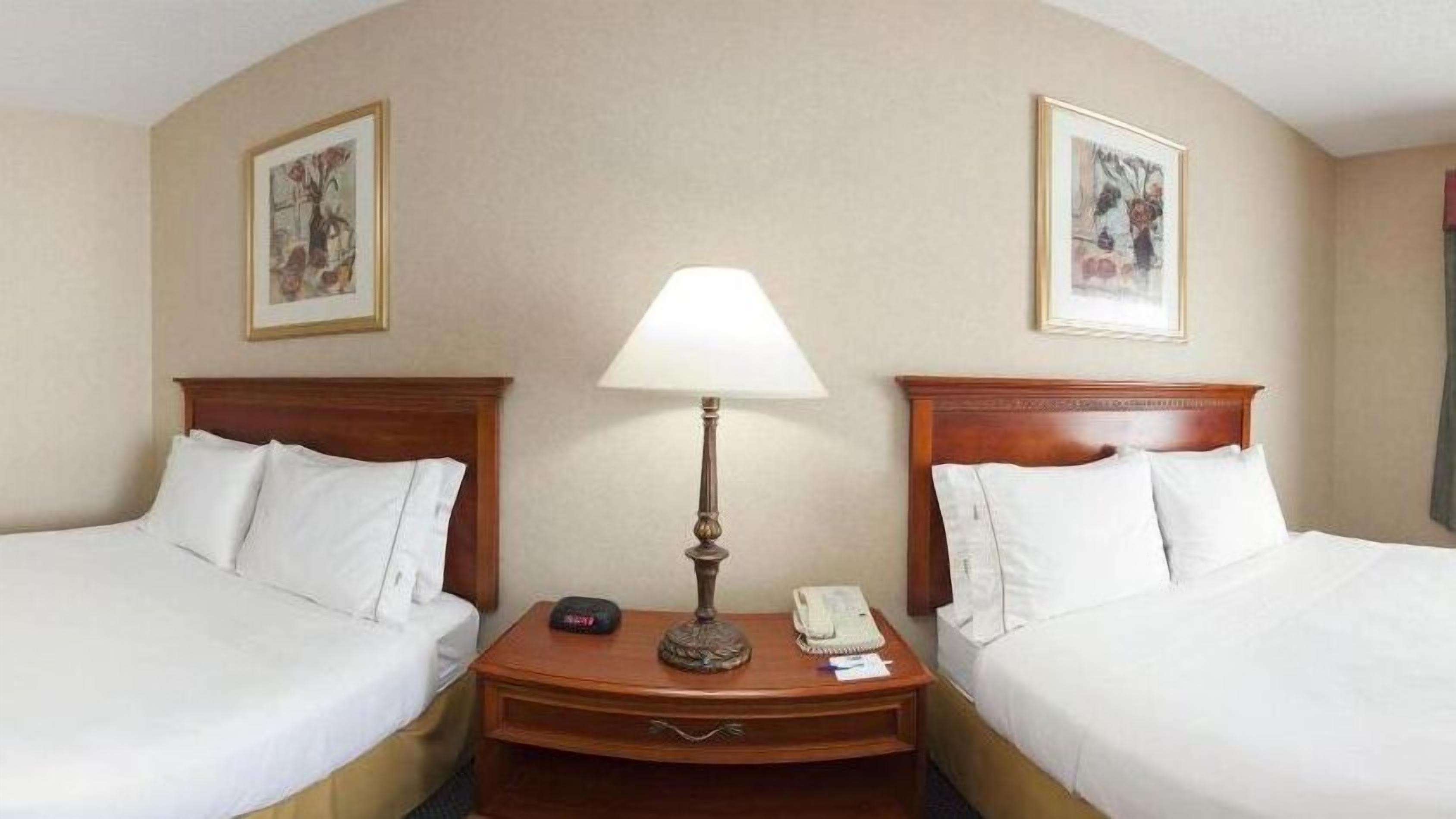 Holiday Inn Express & Suites Woodhaven