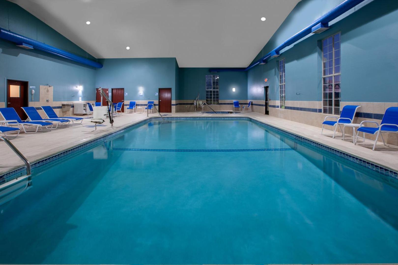 Holiday Inn Express & Suites Woodhaven