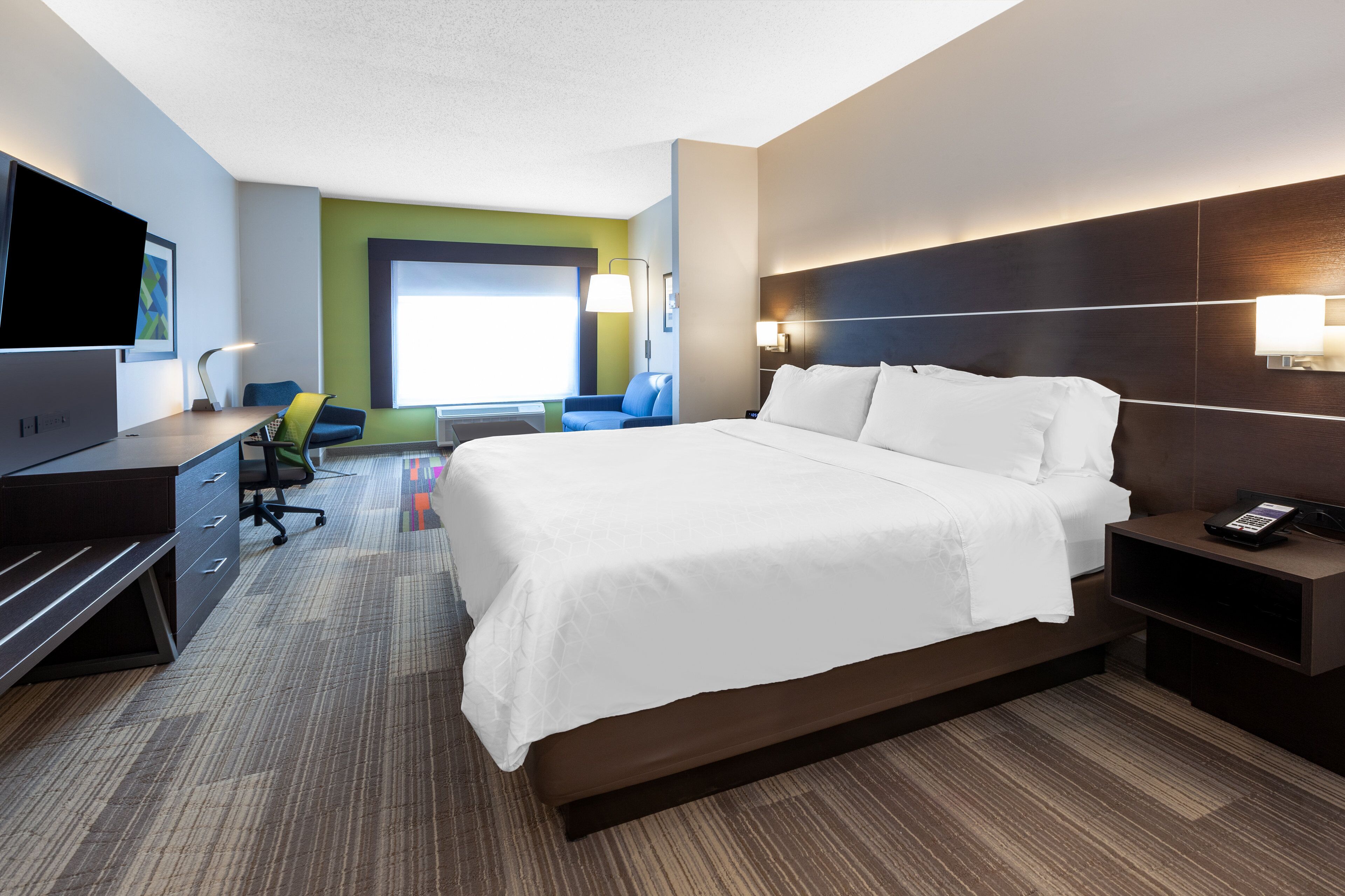 Holiday Inn Express & Suites Woodhaven