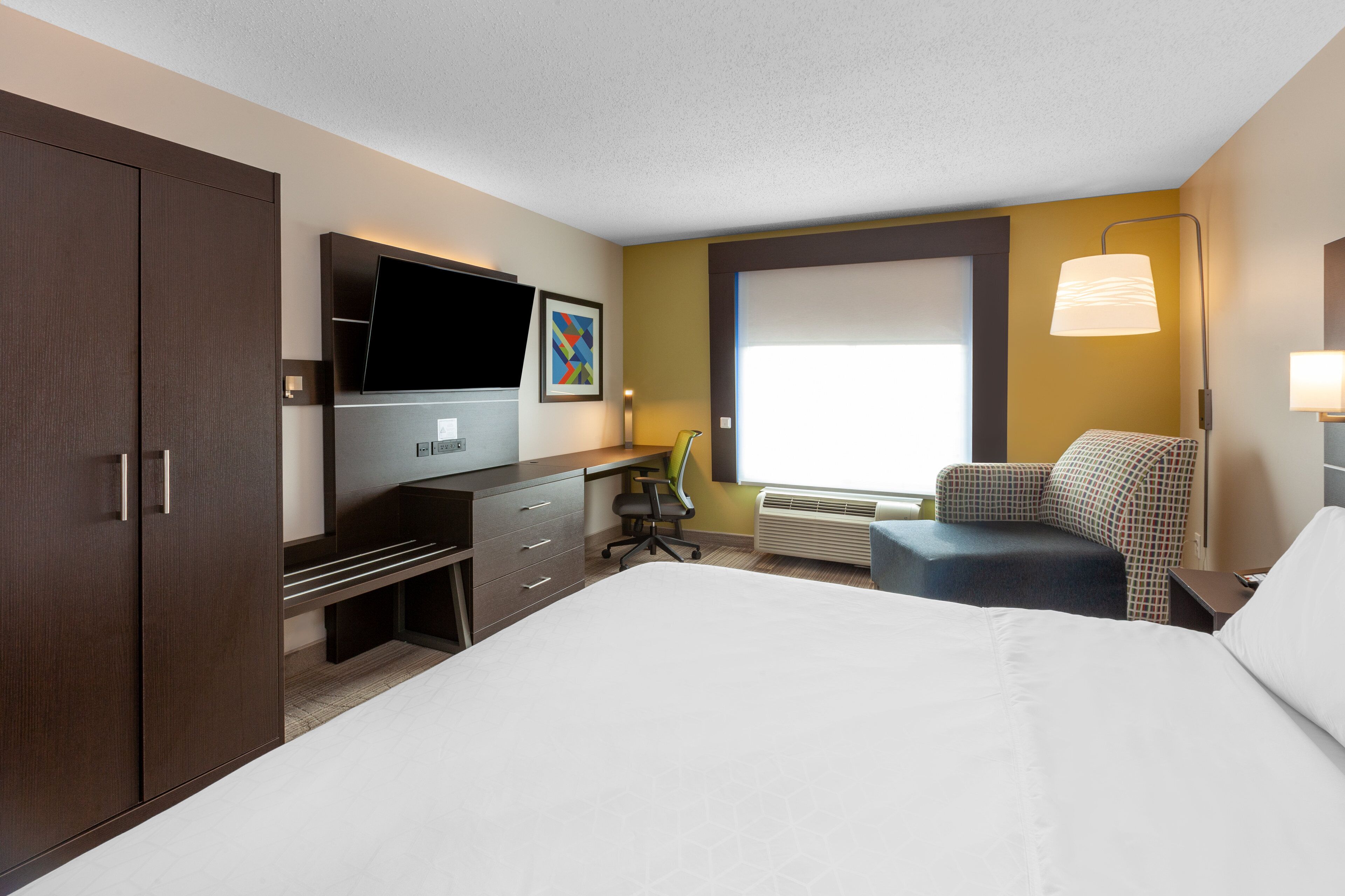 Holiday Inn Express & Suites Woodhaven
