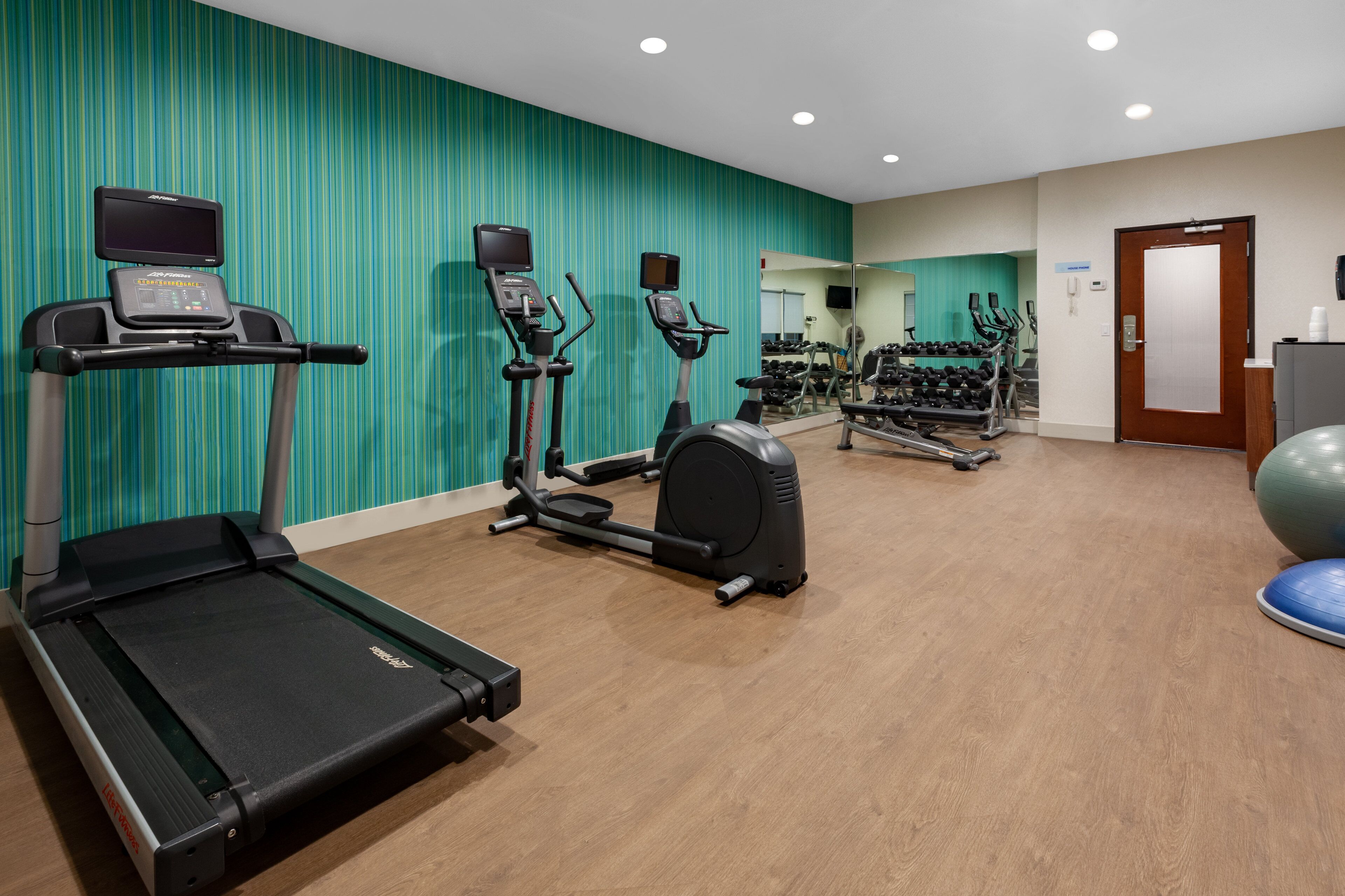 Holiday Inn Express & Suites Woodhaven