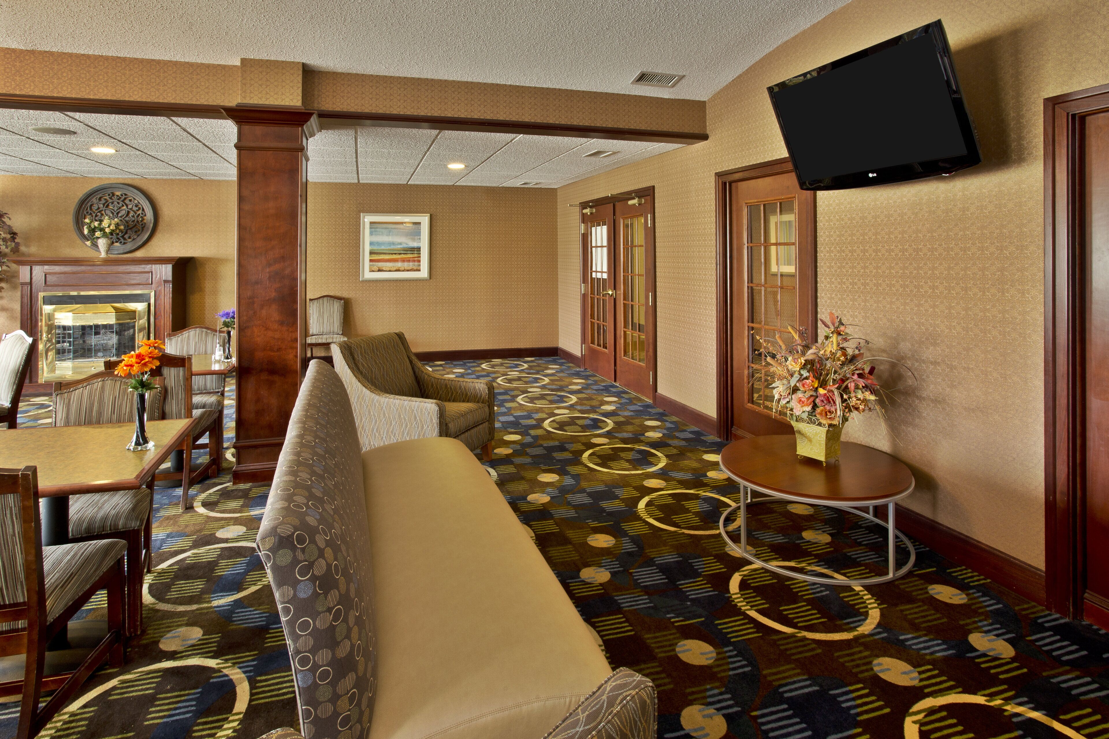 Holiday Inn Express & Suites Woodhaven