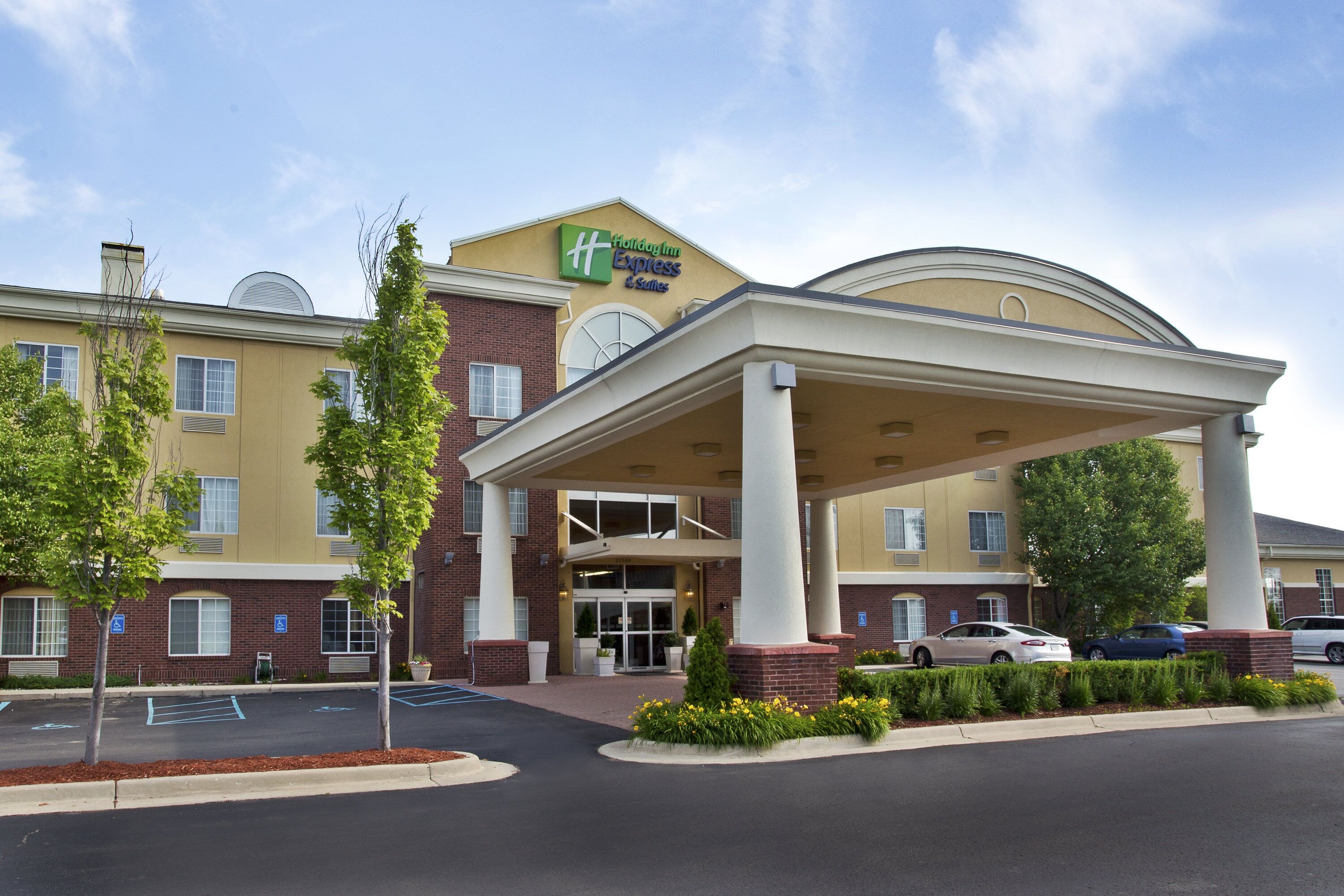 Holiday Inn Express & Suites Woodhaven