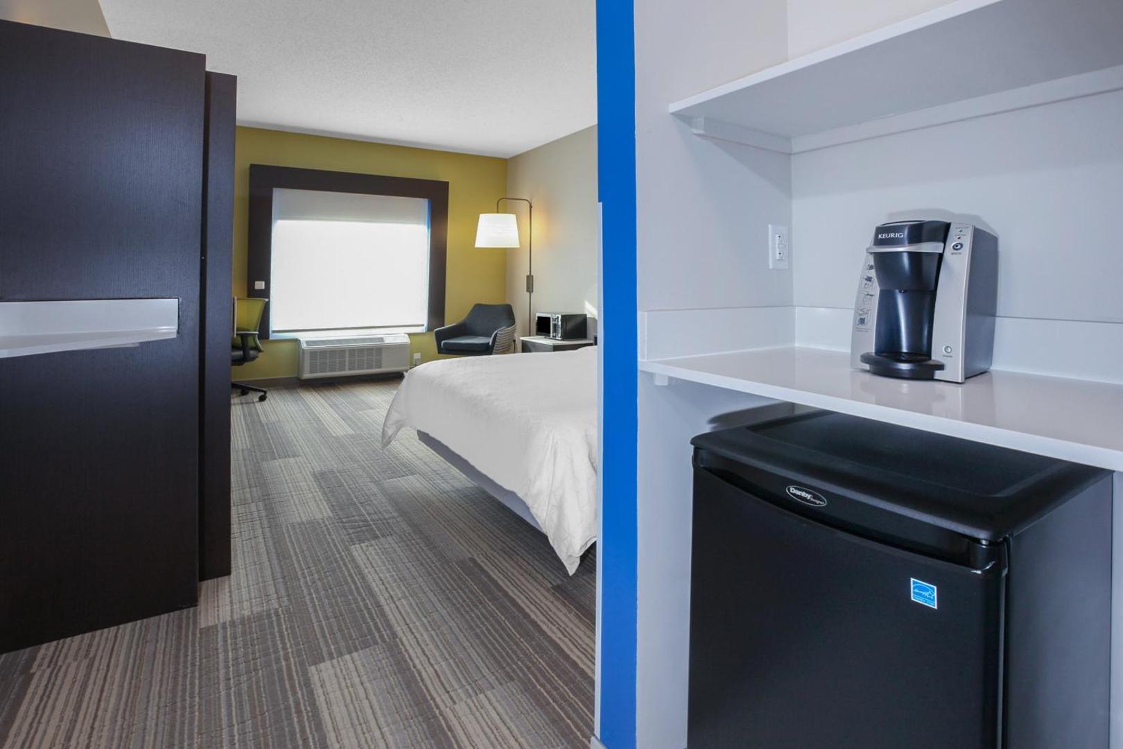 Holiday Inn Express & Suites Woodhaven