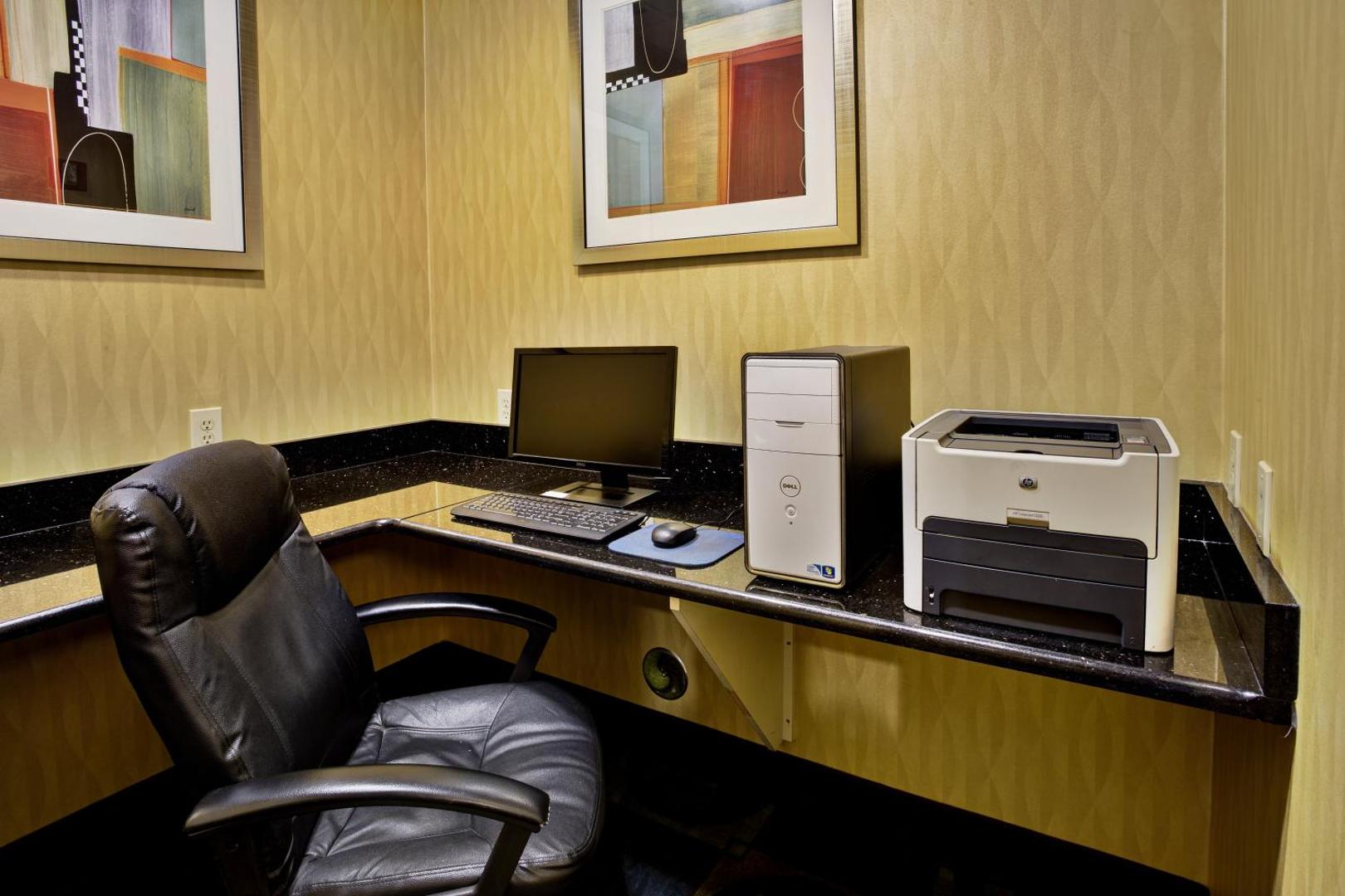 Holiday Inn Express & Suites Woodhaven