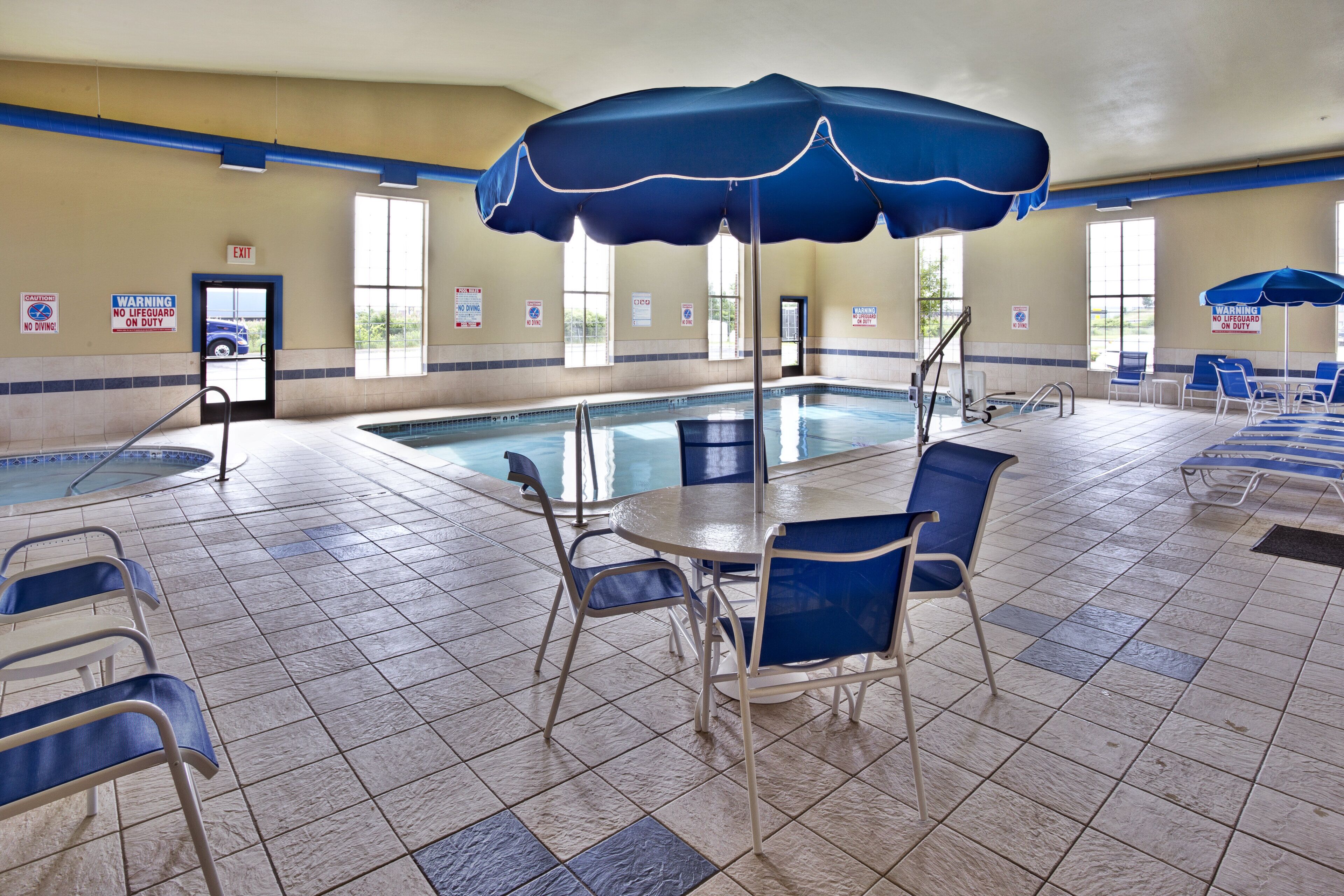 Holiday Inn Express & Suites Woodhaven