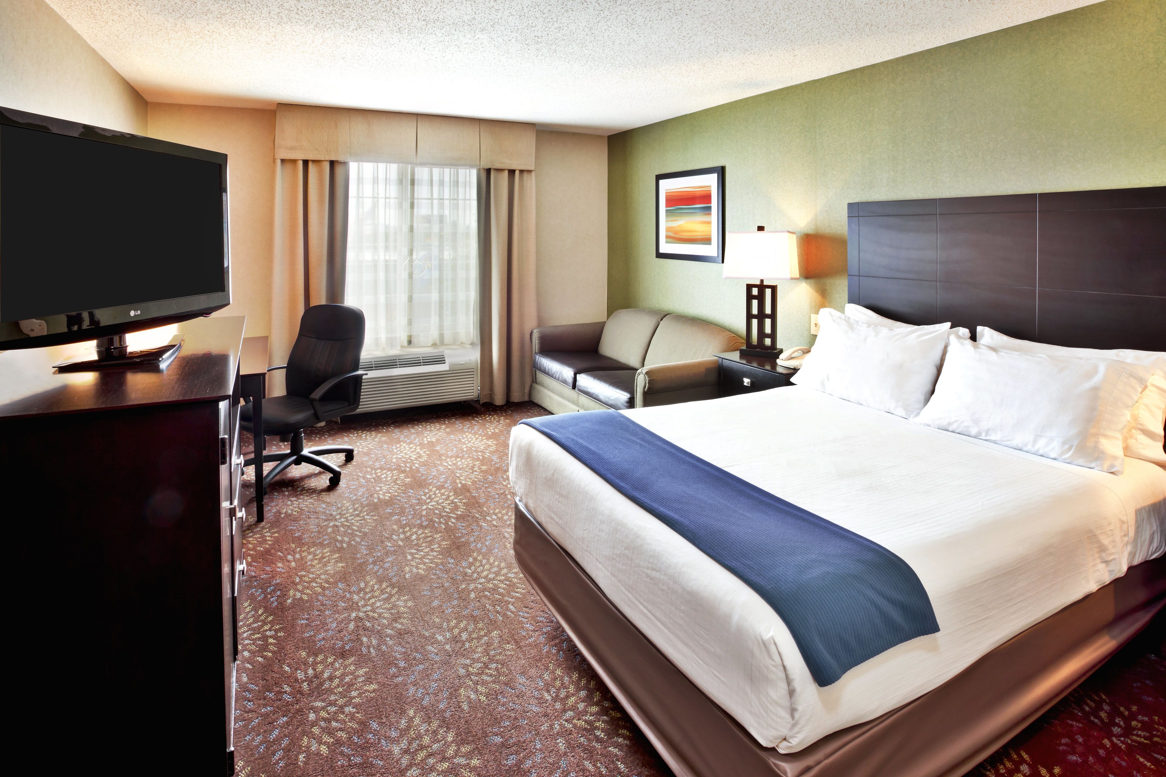Holiday Inn Express & Suites Woodhaven