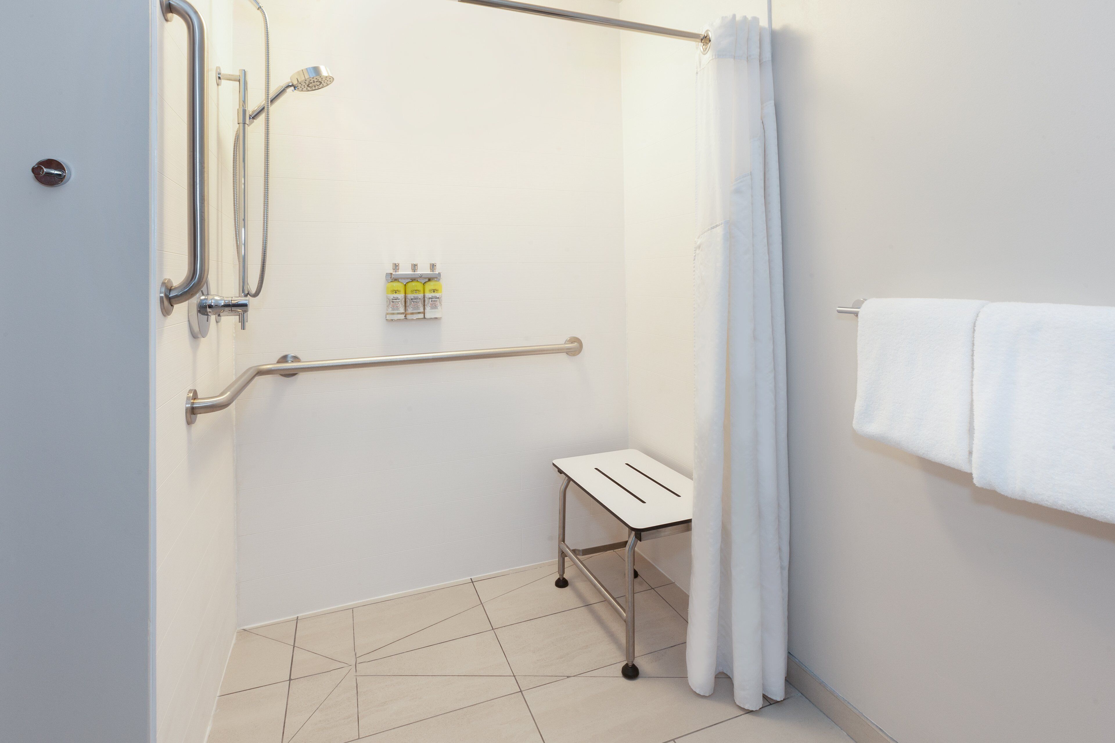 Holiday Inn Express & Suites Woodhaven