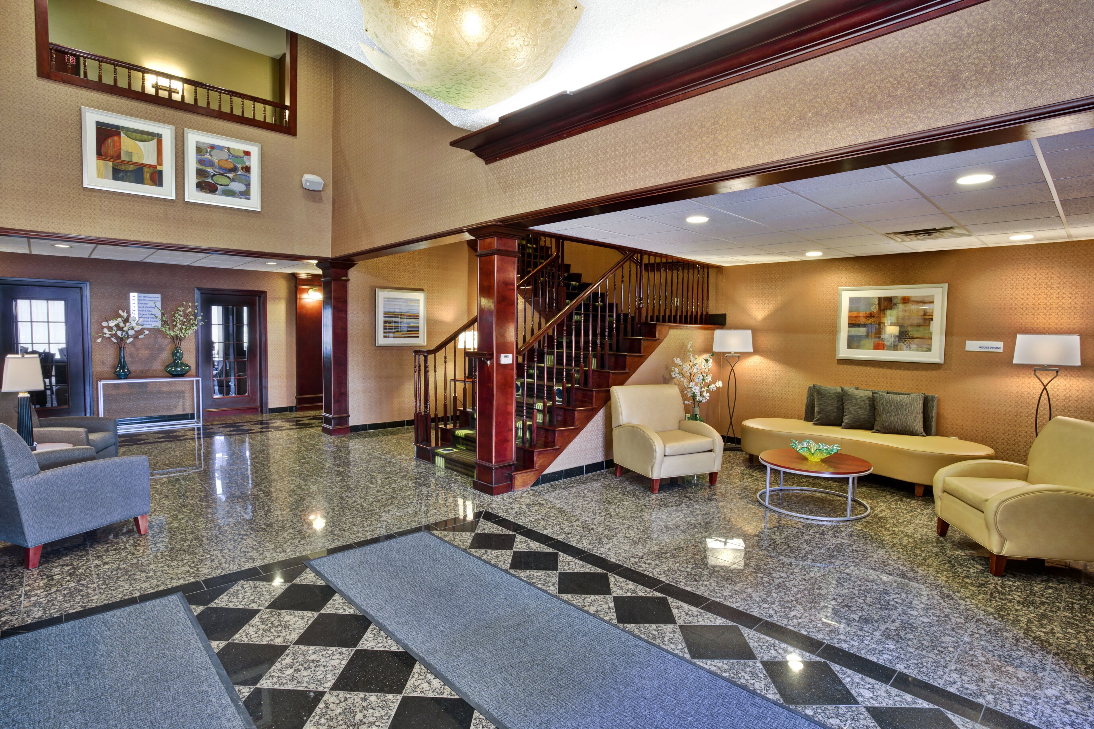 Holiday Inn Express & Suites Woodhaven
