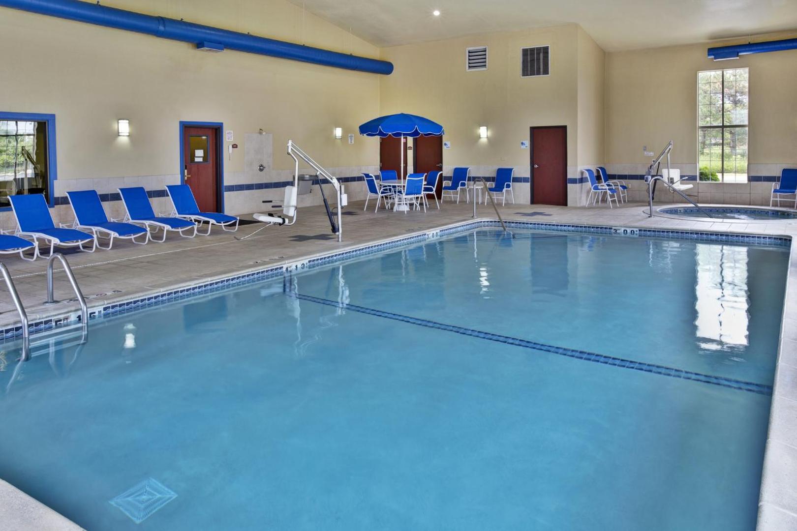 Holiday Inn Express & Suites Woodhaven