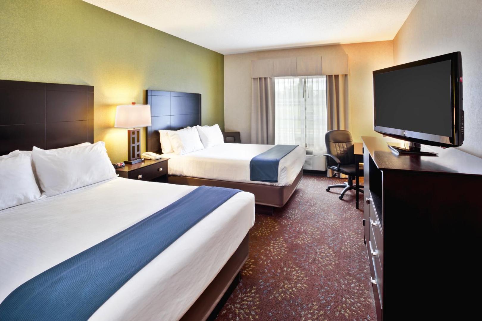 Holiday Inn Express & Suites Woodhaven