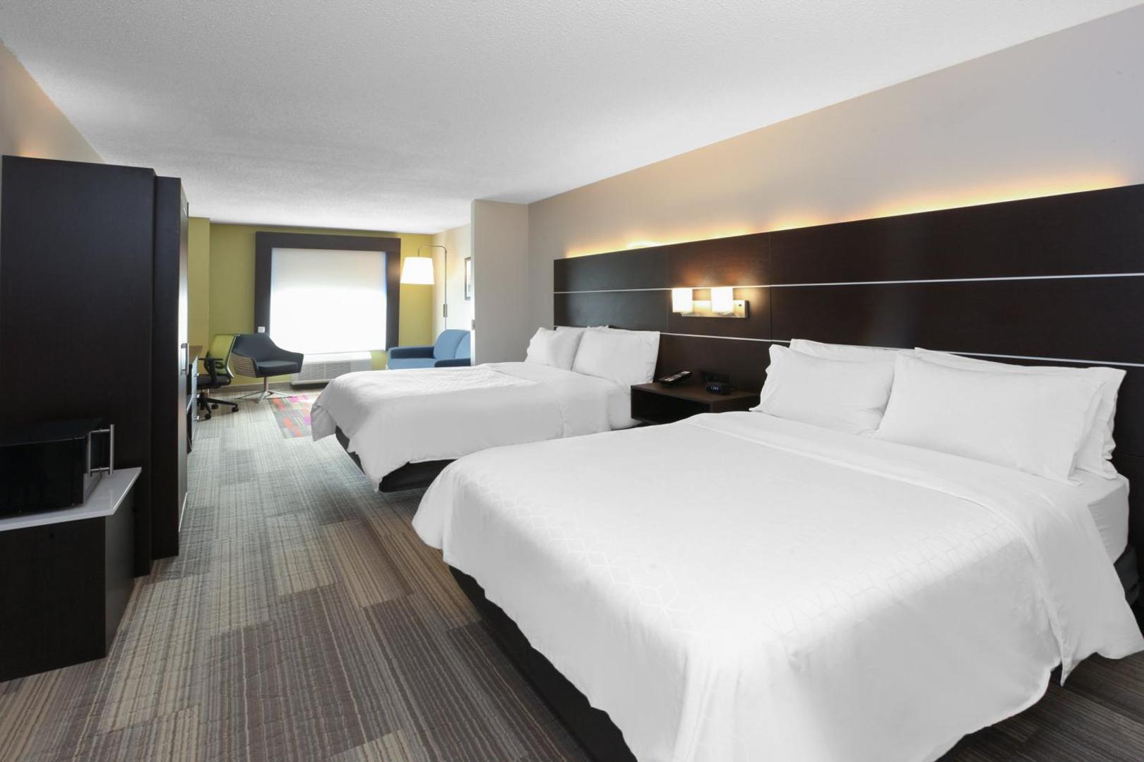 Holiday Inn Express & Suites Woodhaven