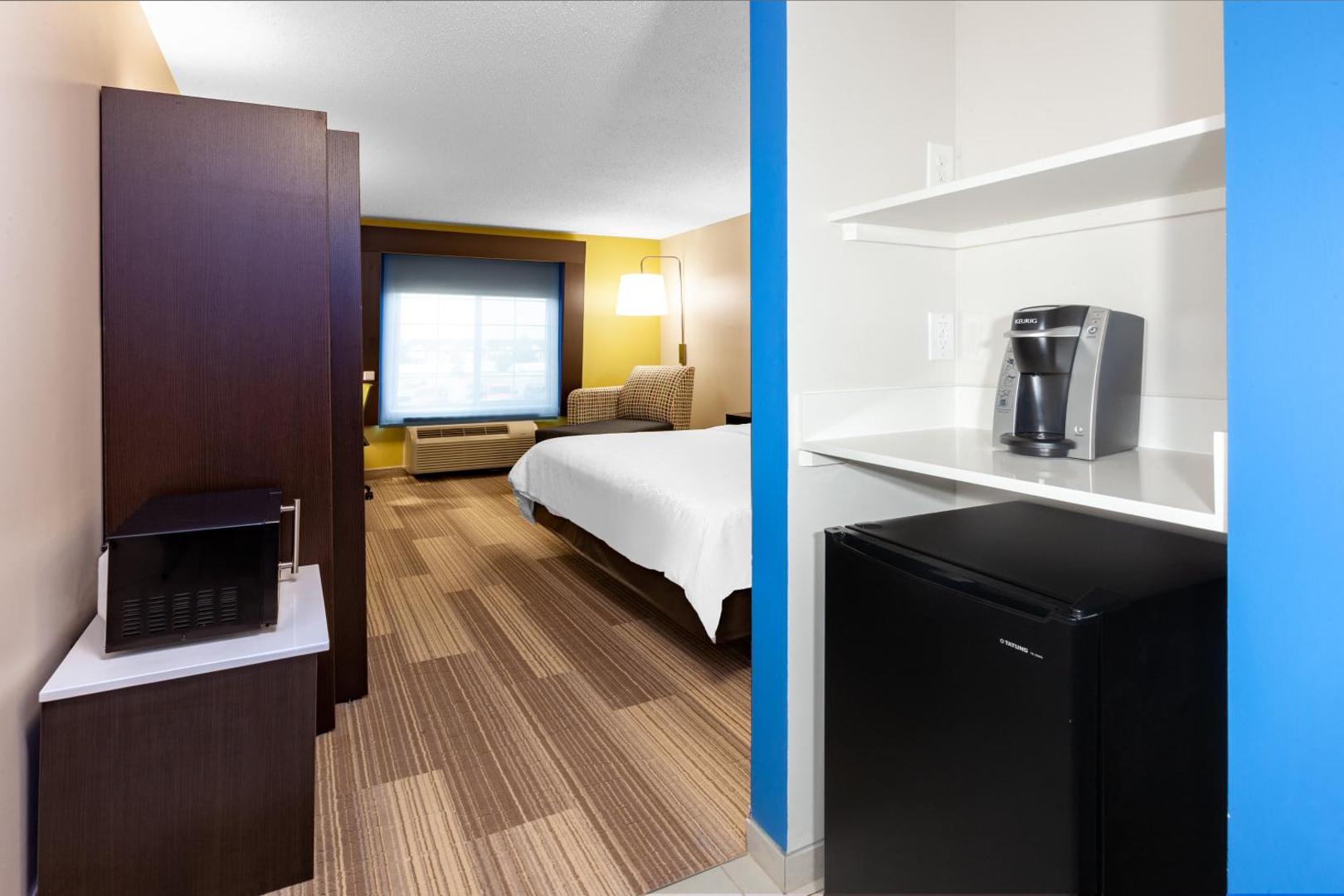 Holiday Inn Express & Suites Woodhaven