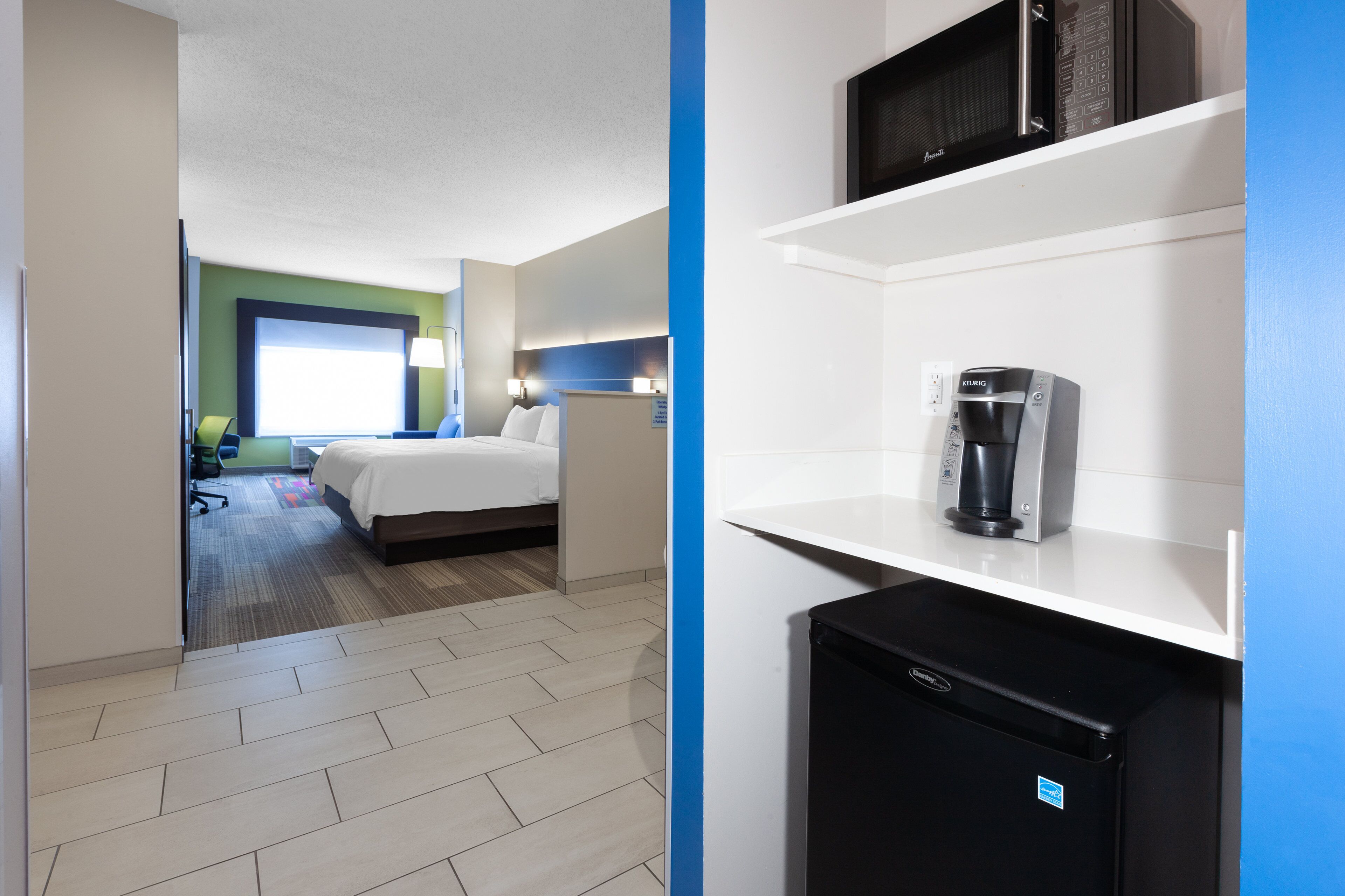 Holiday Inn Express & Suites Woodhaven