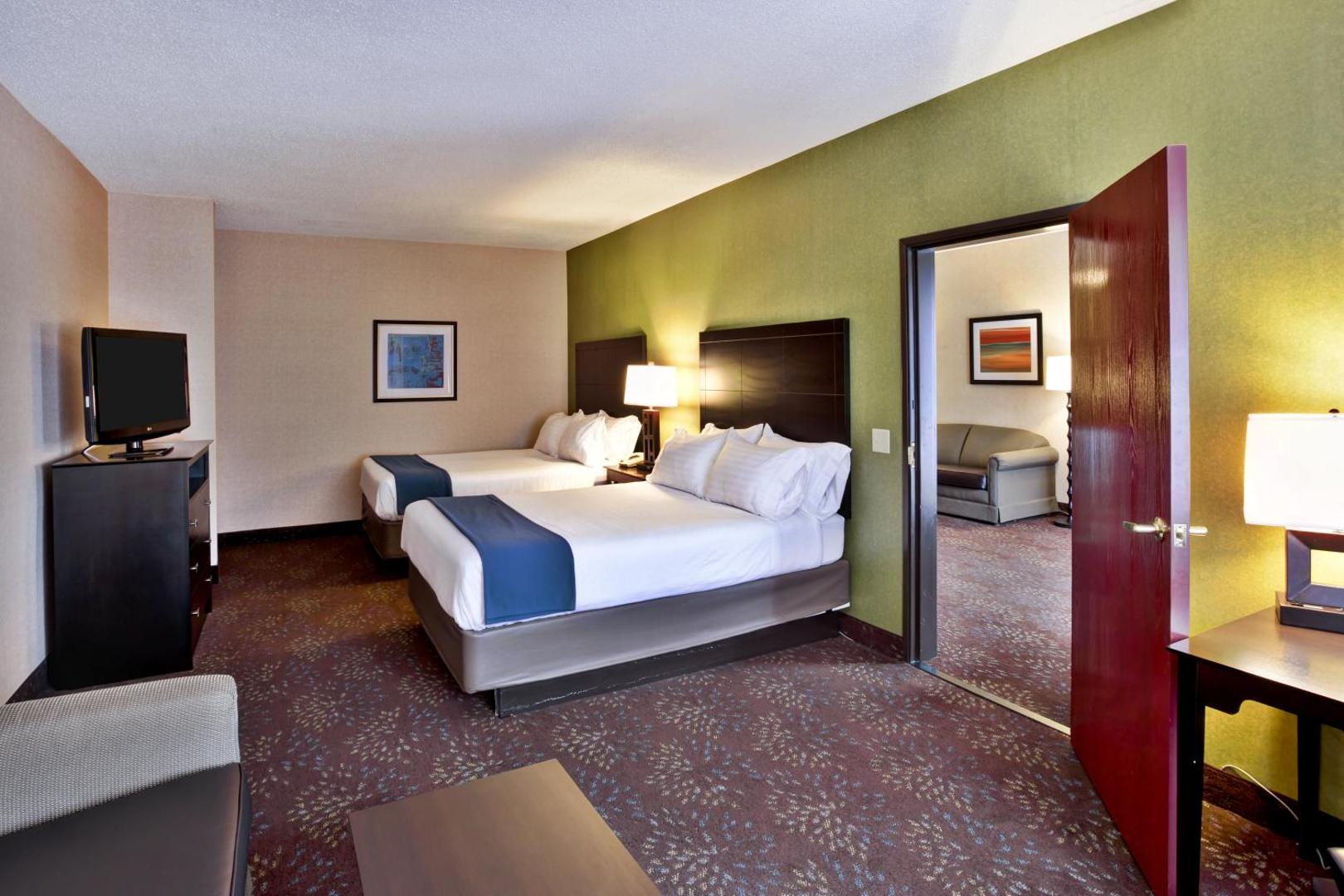 Holiday Inn Express & Suites Woodhaven