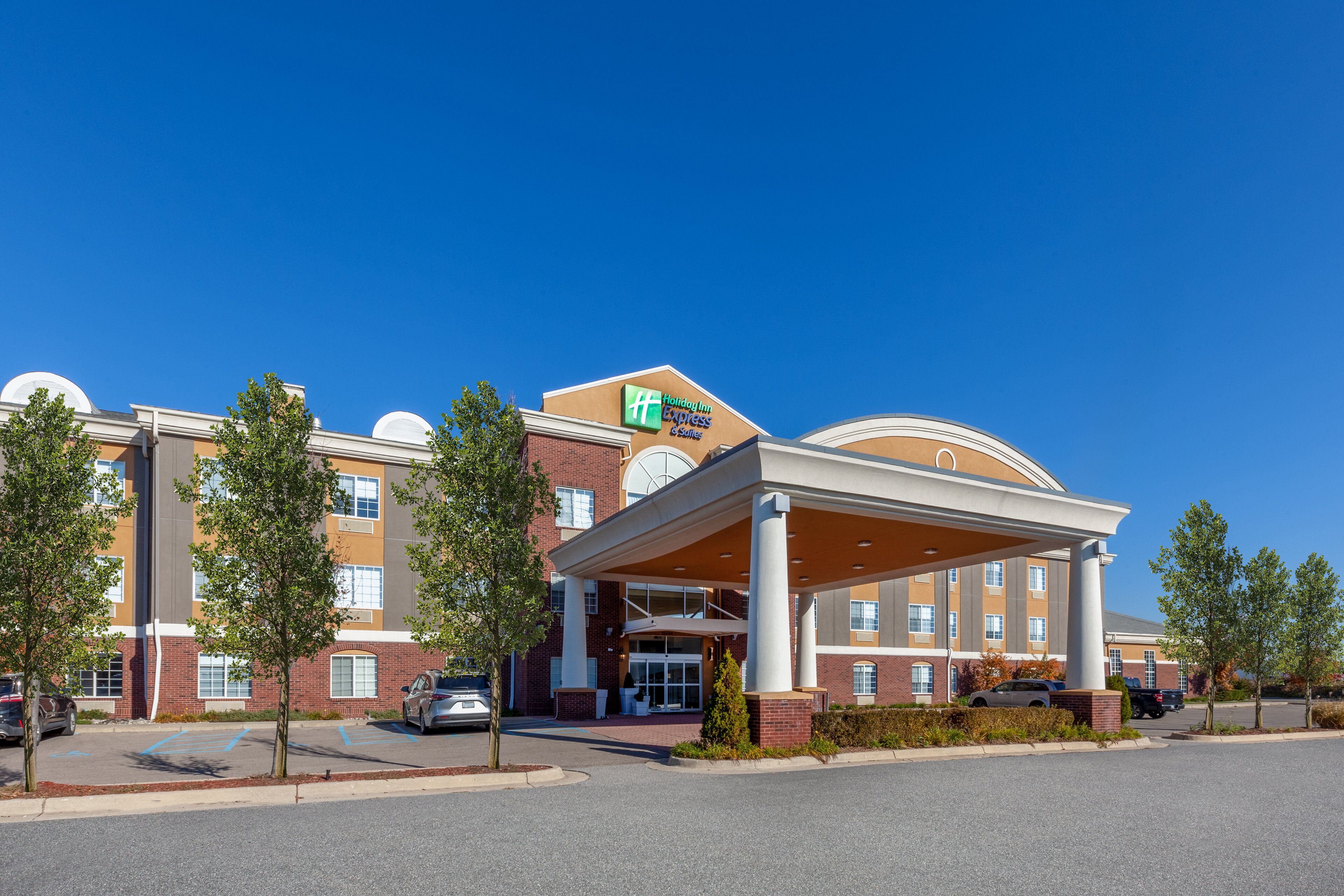 Holiday Inn Express & Suites Woodhaven